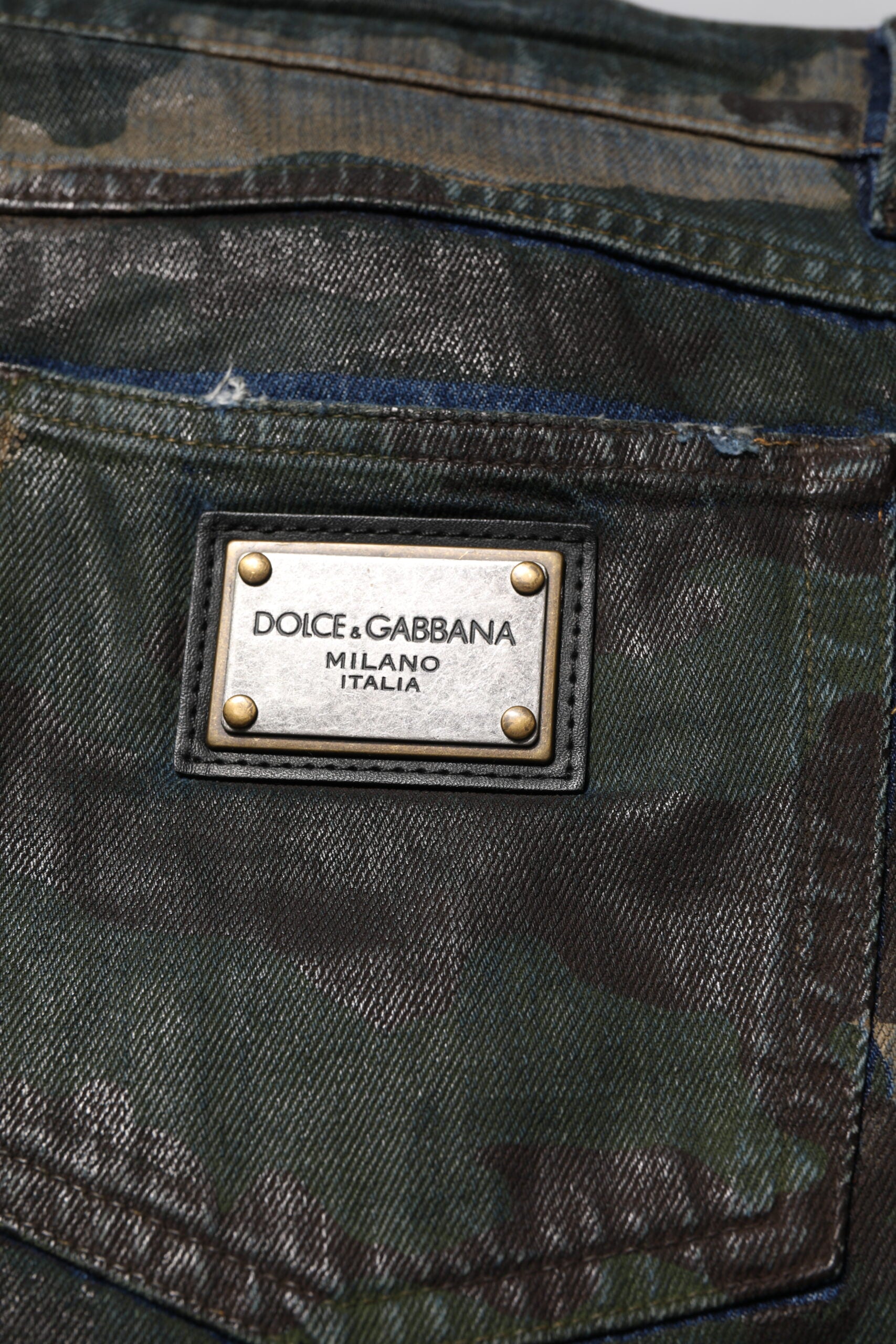 Jeans en denim camouflage bleu Dolce & Gabbana en coton avec détails de style moderne.