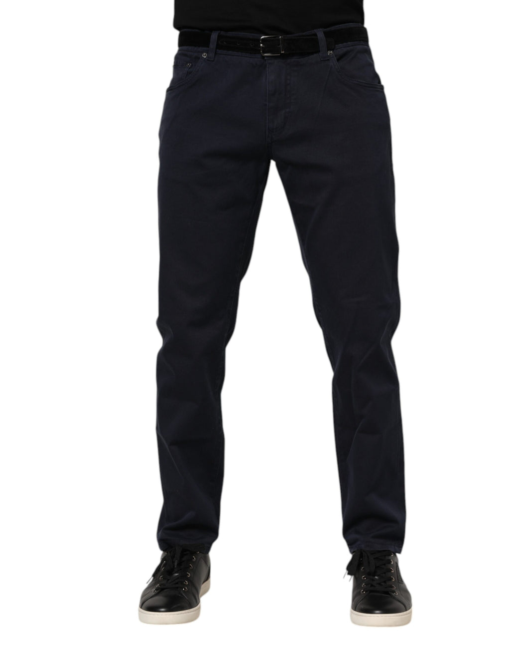 Jeans en denim bleu Dolce & Gabbana, coupe tapered, en coton, visible avec détails de couture et taille ajustée.