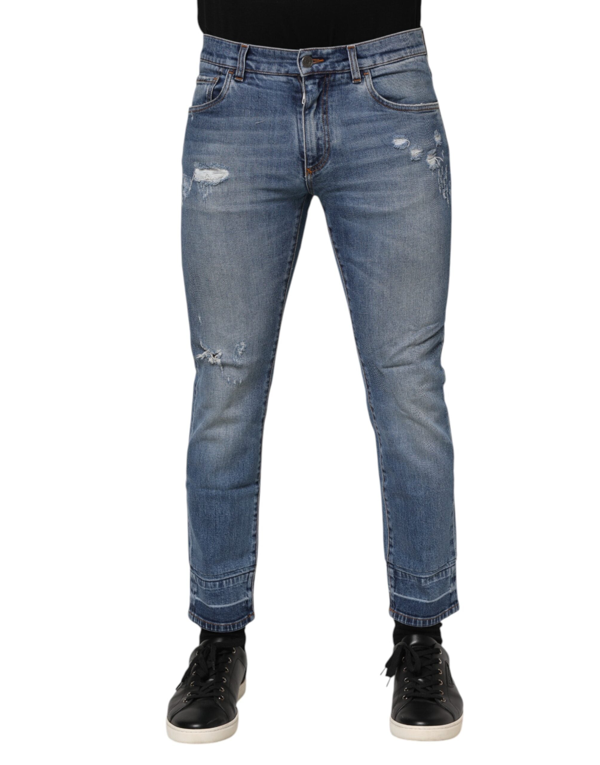 Jeans en denim bleu Dolce & Gabbana avec logo en plaque en coton, style confortable et tendance.