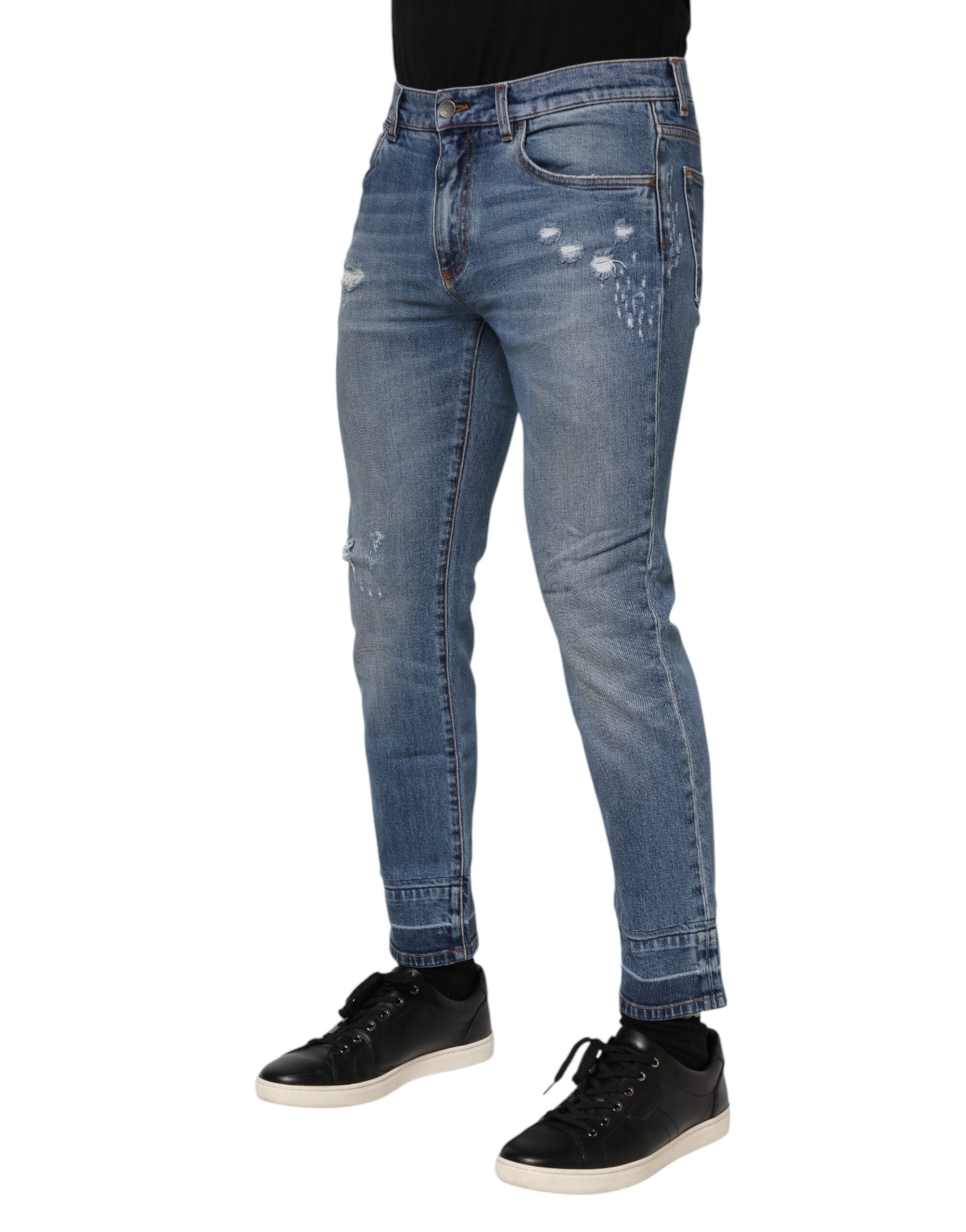 Jeans en denim Dolce & Gabbana bleu avec logo en plaque en coton, style confortable et moderne.