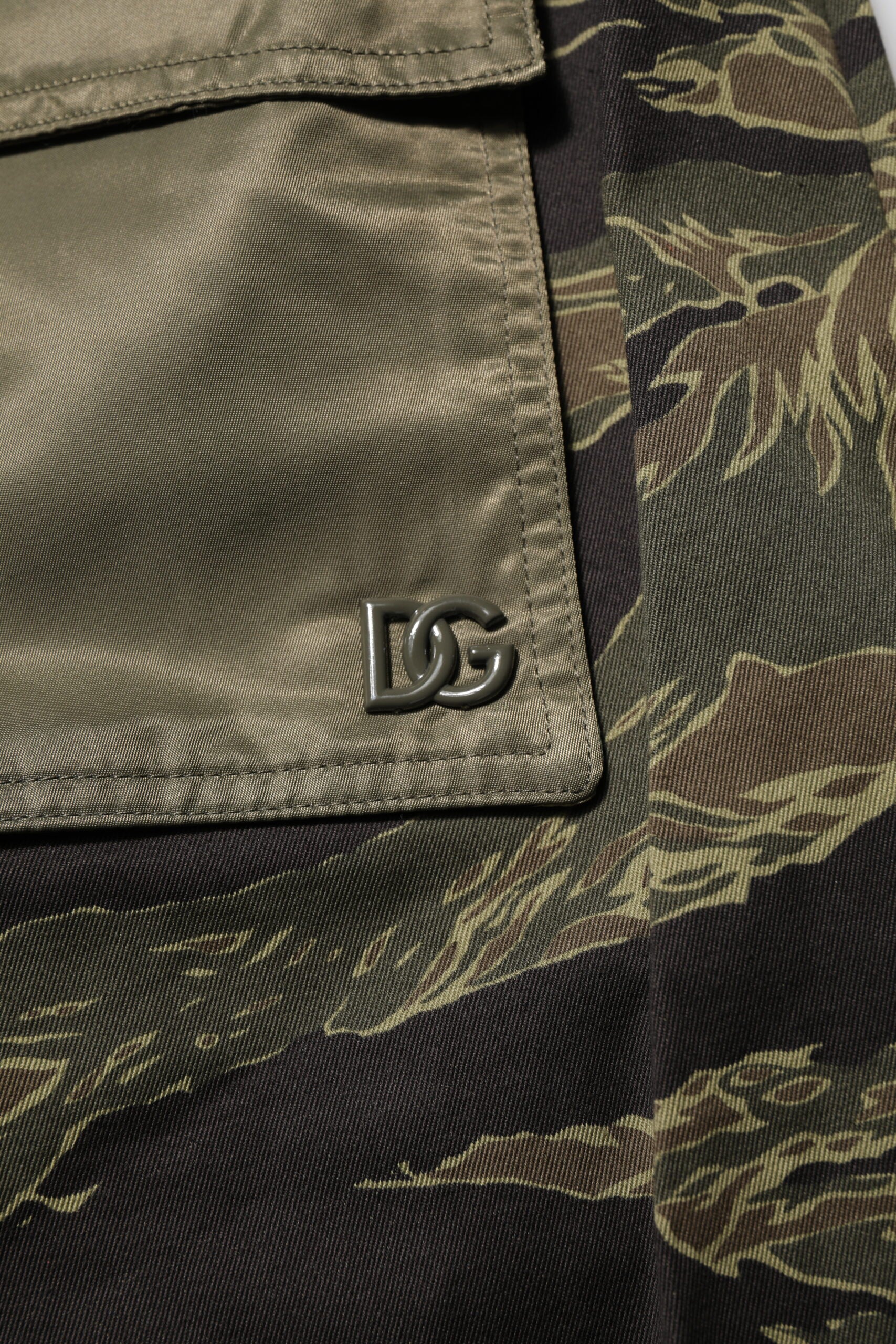 Pantalons cargo camouflage multicolores Dolce & Gabbana avec poches latérales et ajustement décontracté, pour un style tendance.