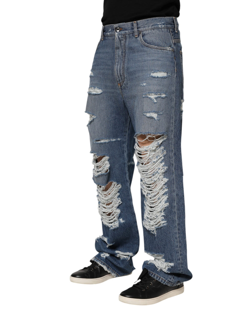 Jeans en denim bleu Dolce & Gabbana avec logo en plaque tissée, style déchiré et usé, détail de mode tendance.