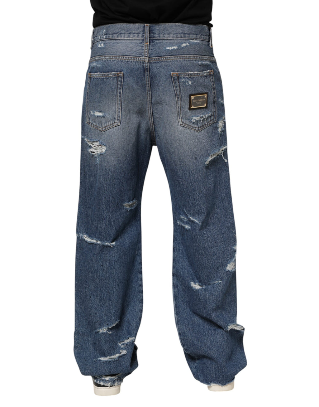 Jeans en denim Dolce & Gabbana bleu avec logo en plaque en coton déchiré, style décontracté et tendance.
