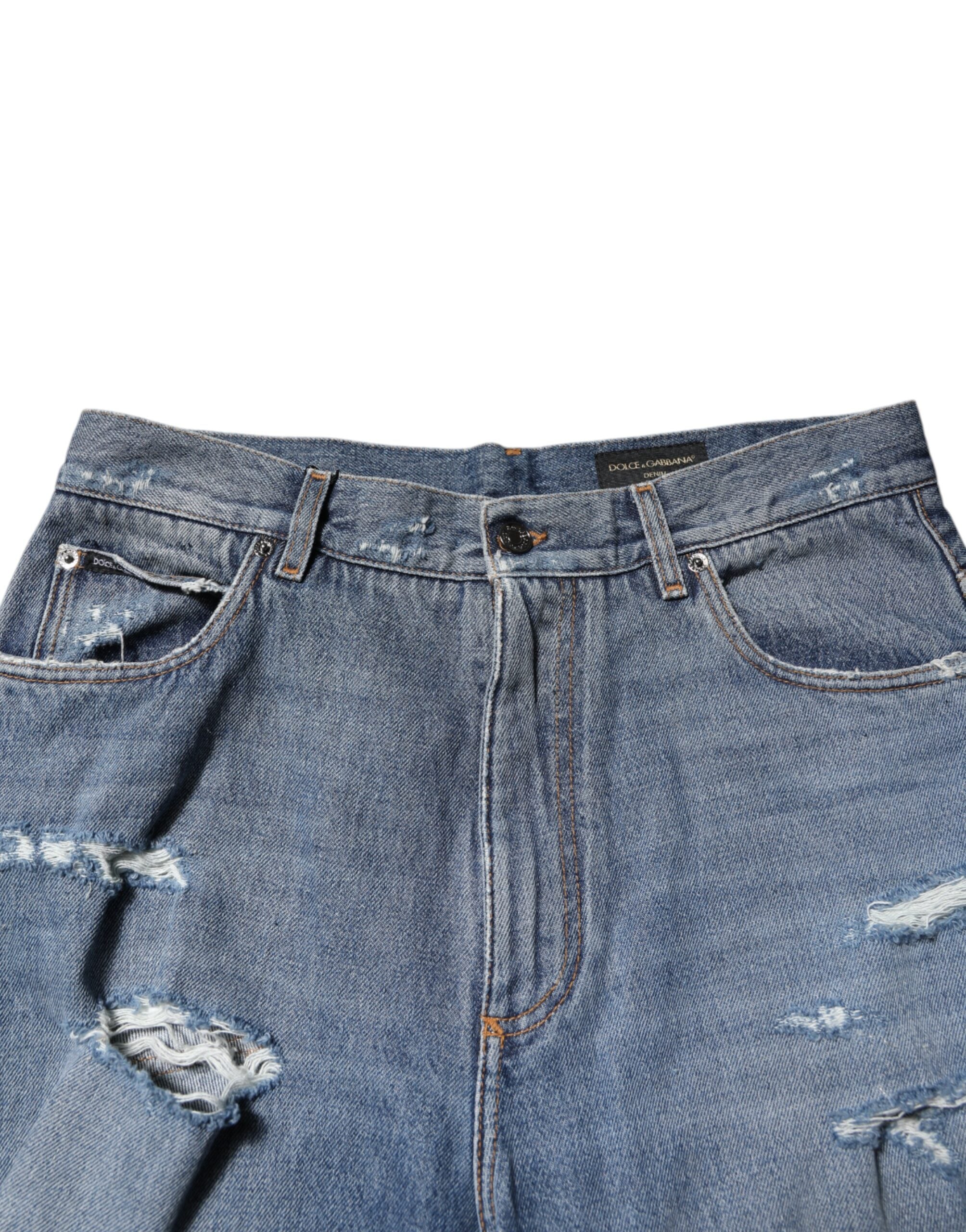 Jeans en denim bleus Dolce & Gabbana avec logo en plaque en coton déchiré et style usé, affichant un look décontracté et tendance.