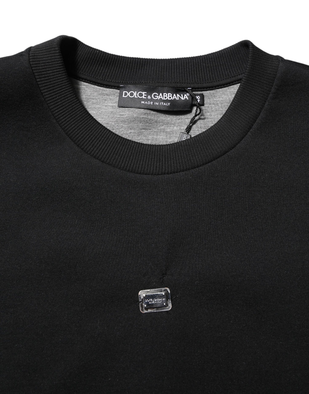 Pull à manches longues Dolce & Gabbana en modal noir avec plaque logo DG, douce et élégante.