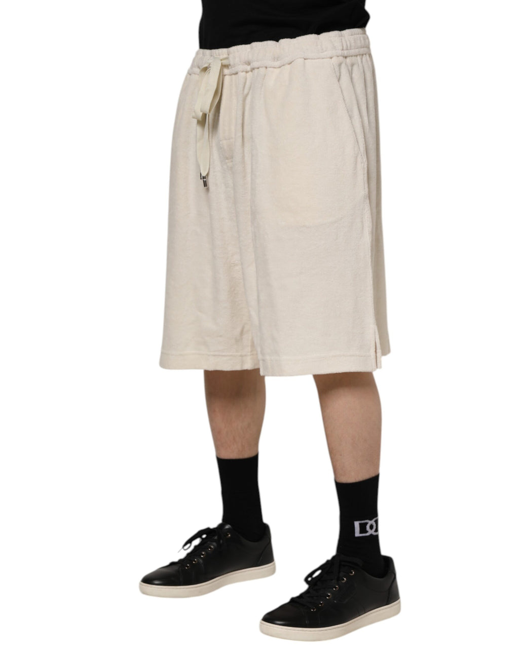 Shorts bermuda en coton ivoire pour homme de Dolce & Gabbana, style décontracté et confortable, visibles sur l'image.