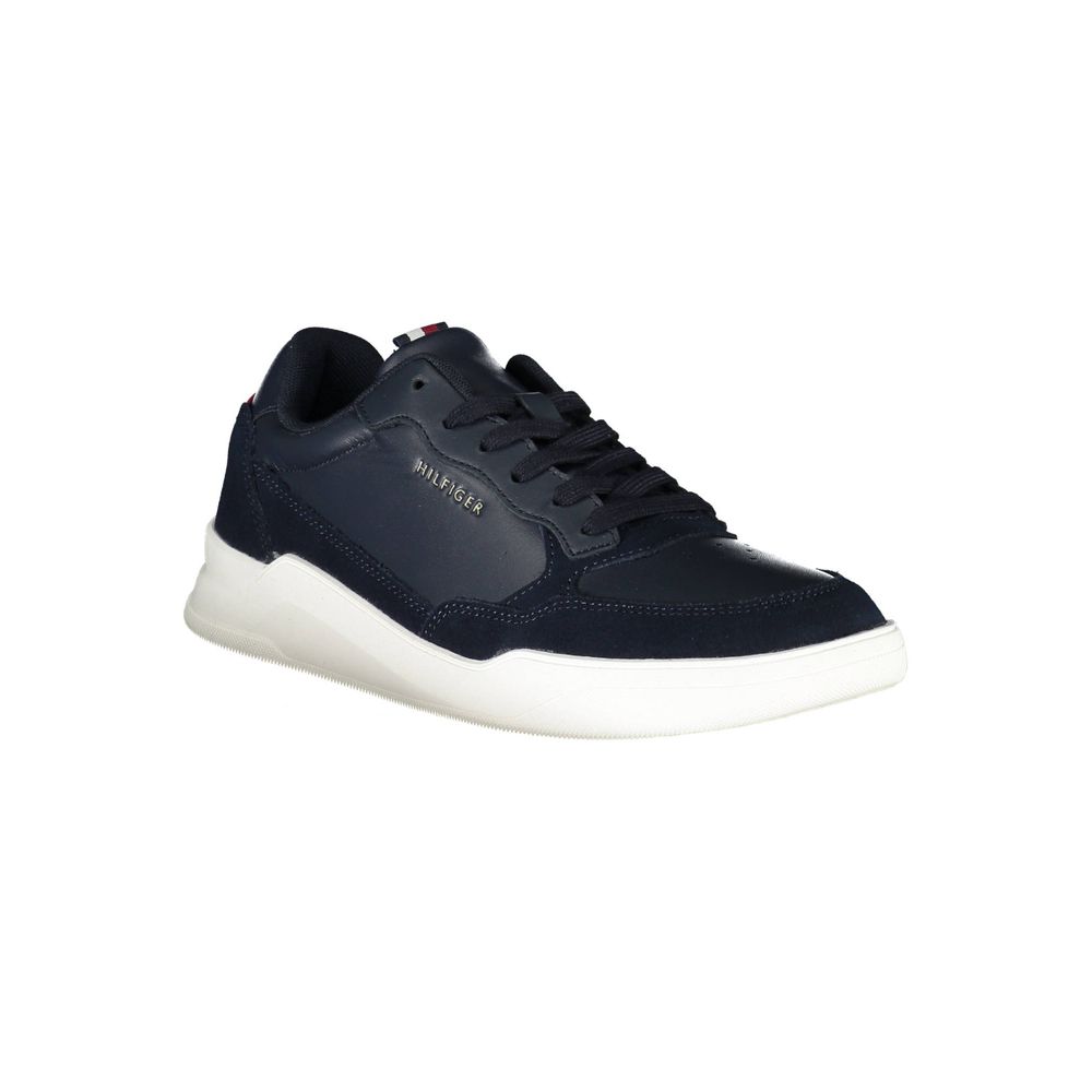 Chaussures sneaker en cuir bleu pour homme de la marque Tommy Hilfiger, visibles avec détails de la semelle et du logo.