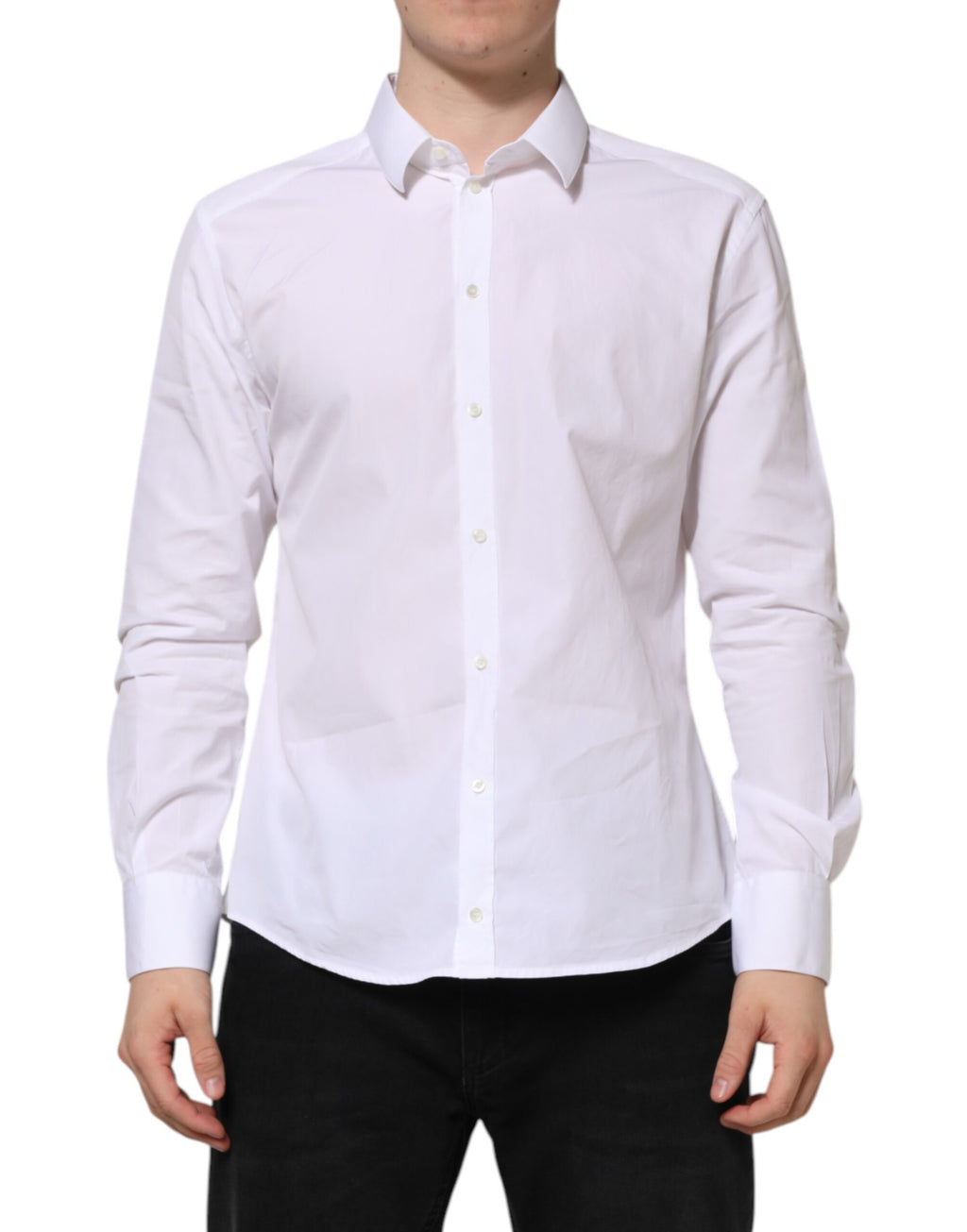 Chemise formelle blanche en coton à manches longues Dolce & Gabbana avec détails dorés visible sur l'image.