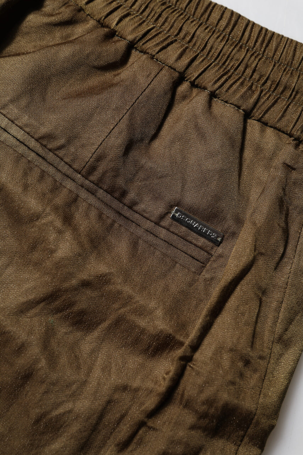 Pantalon de sweat pour femmes Dsquared², taille mi-haute, couleur marron, confort décontracté, vue de face.