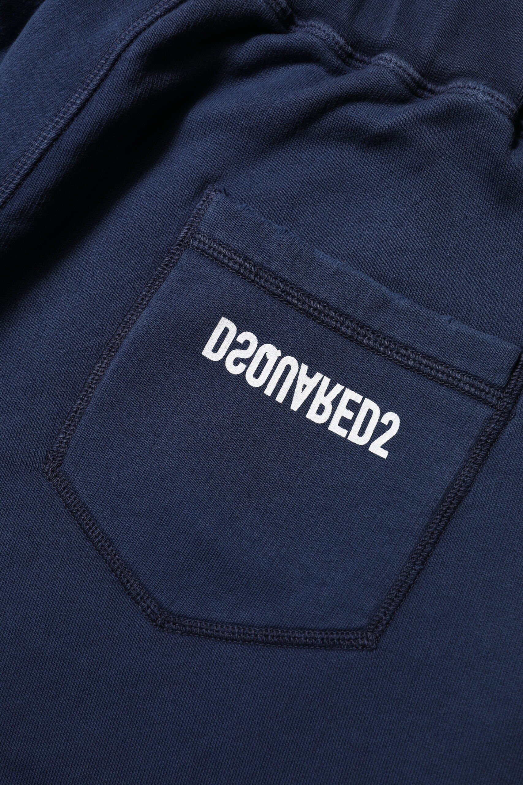 Pantalon jogger en coton bleu de coupe mi-haute de la marque Dsquared², visible sur l’image.