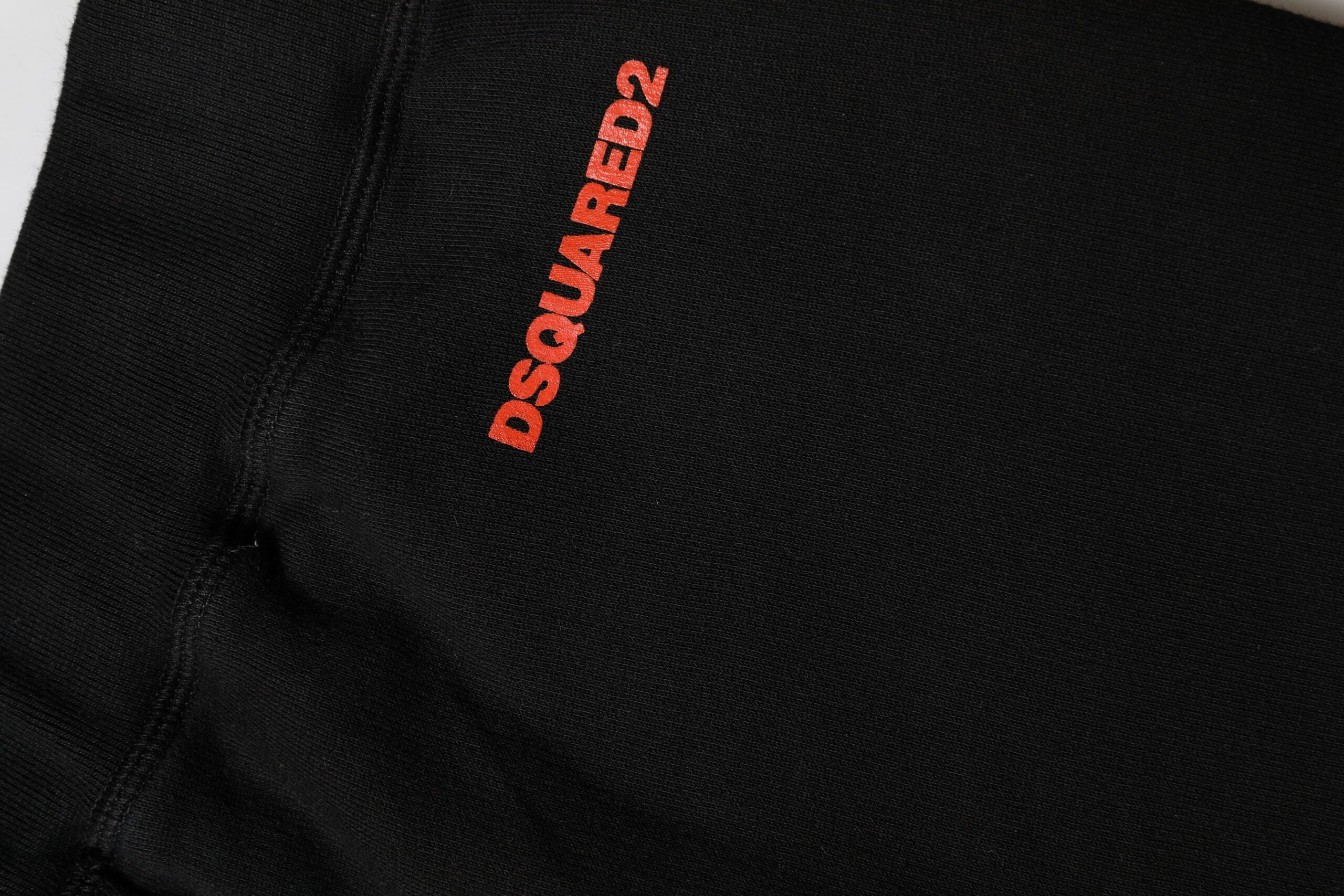 Pantalons joggers droits en coton noir et rouge de Dsquared², style décontracté et ajusté.
