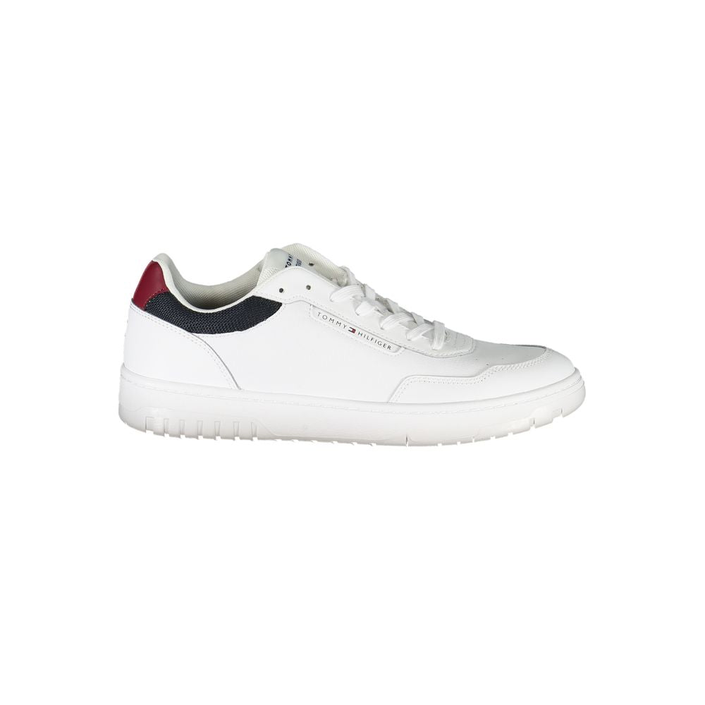 Chaussure sneaker Tommy Hilfiger en cuir blanc pour homme, style décontracté avec détails modernes.