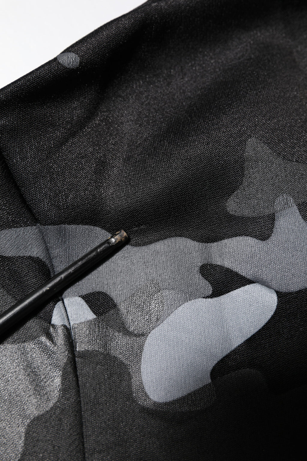 Sweat-shirt Dolce & Gabbana noir avec motif camouflage, pull-over en coton, style décontracté et tendance.