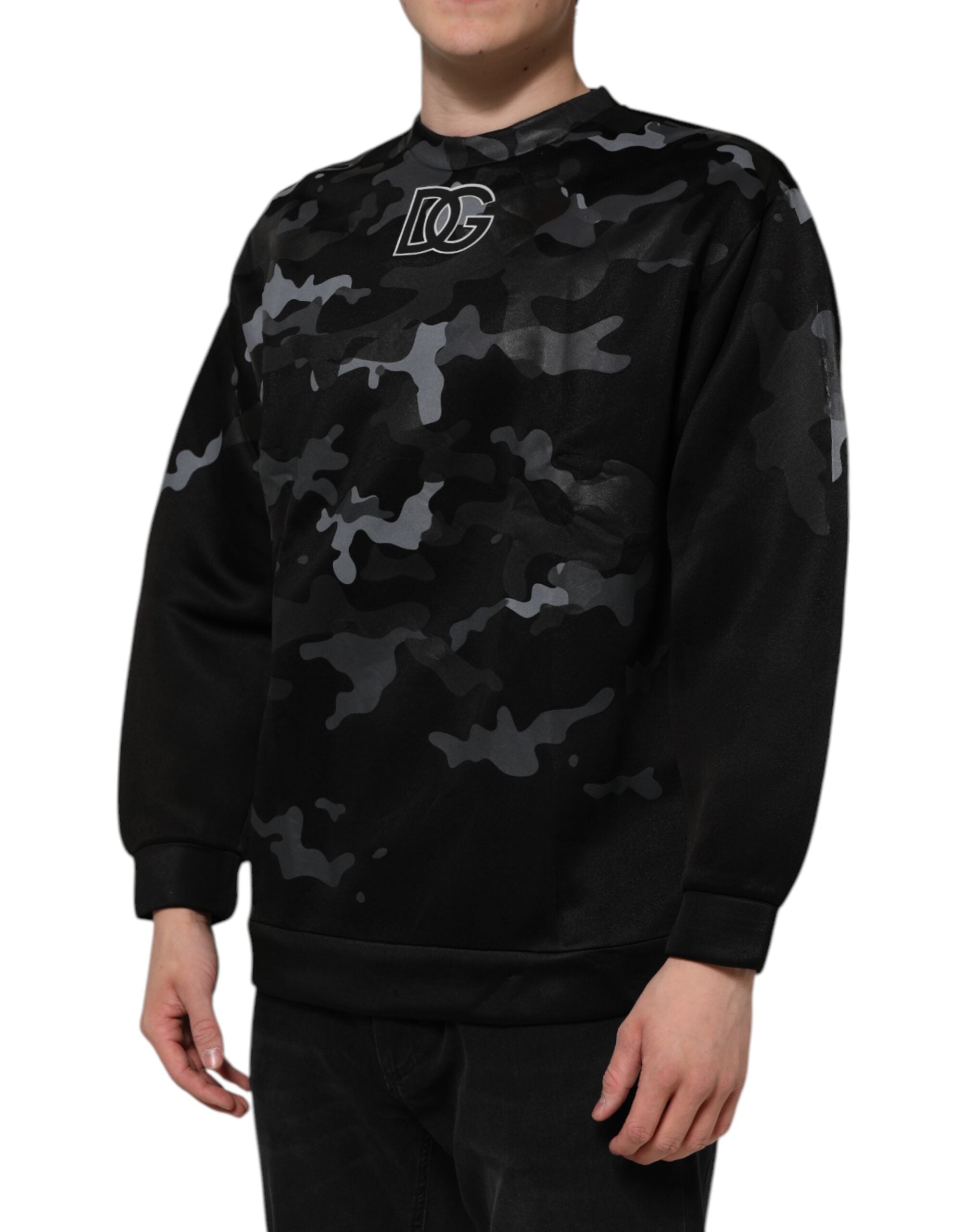 Sweat-shirt noir à motif camouflage de Dolce & Gabbana, pull-over en coton avec logo Dolce & Gabbana visible.