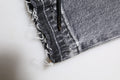 Pantalon skinny en denim gris en coton de Dolce & Gabbana, coupe ajustée et moderne, visible en détail sur l'image.