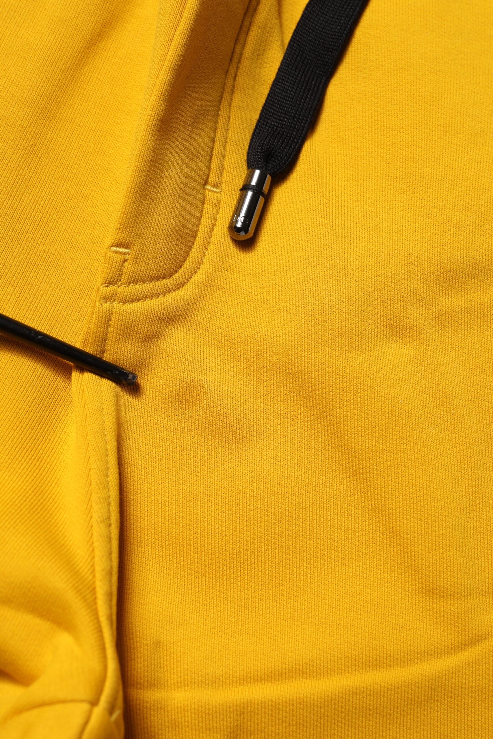 Pantalon jogger en coton jaune de Dolce & Gabbana, pantalon de sport décontracté avec ceinture élastique et poches latérales.