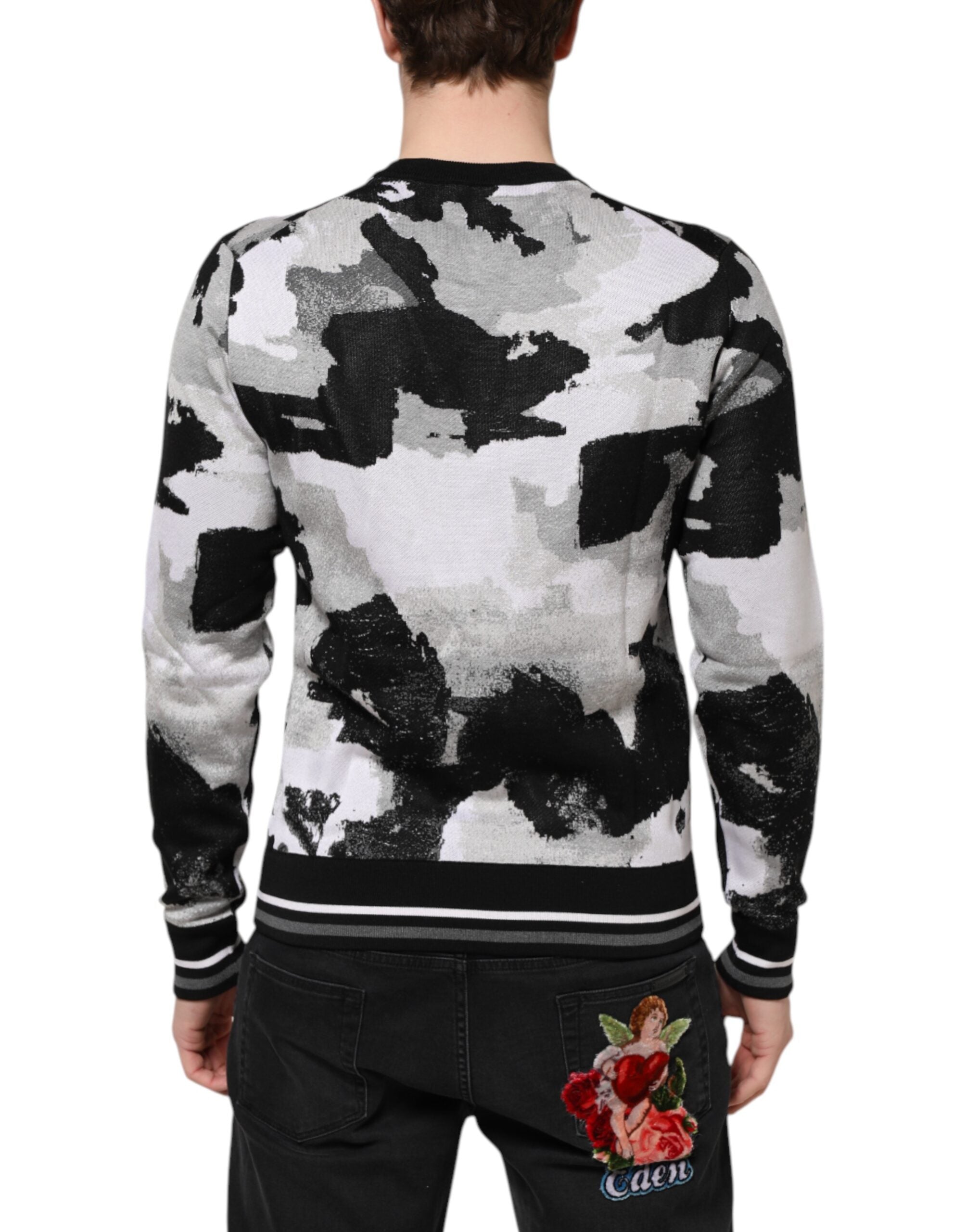 Pull à manches longues Dolce & Gabbana en soie multicolore avec motif camouflage, élégant et confortable.