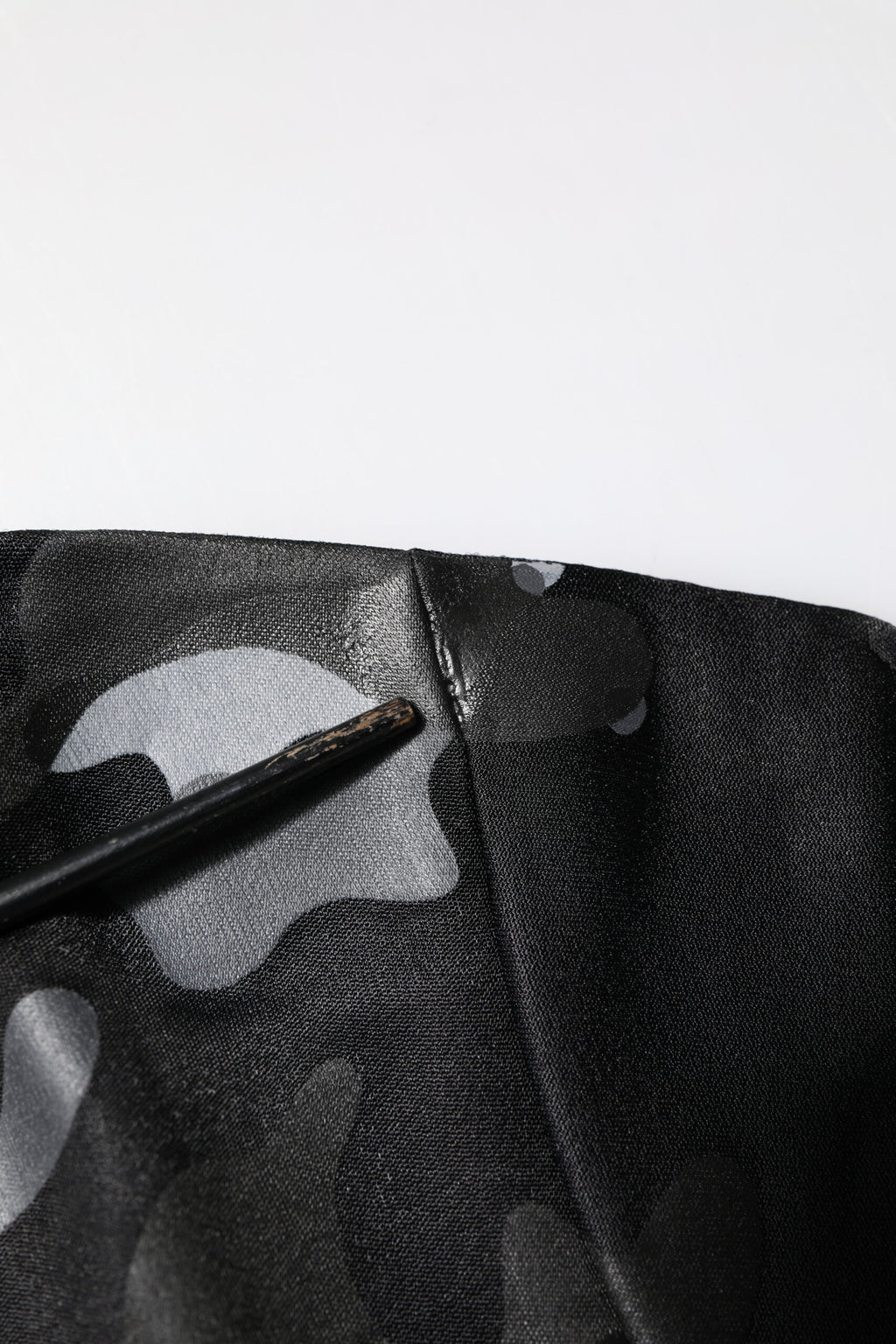 Pull à capuche Dolce & Gabbana camouflage noir, sweat-shirt confortable avec motif de camouflage, idéal pour un style décontracté.