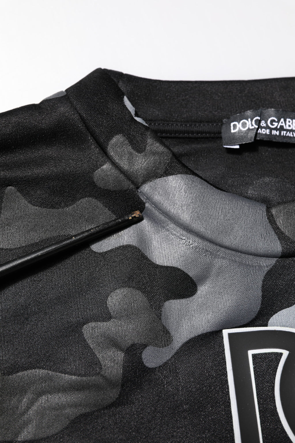 Pull-over Dolce & Gabbana en laine noire avec motif camouflage, sweat-shirt décontracté et tendance.
