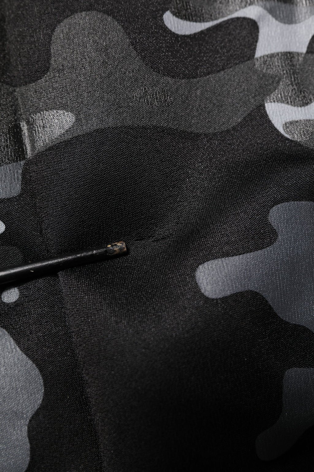 Pull à capuche Dolce & Gabbana noir avec motif camouflage, sweat-shirt élégant en coton.