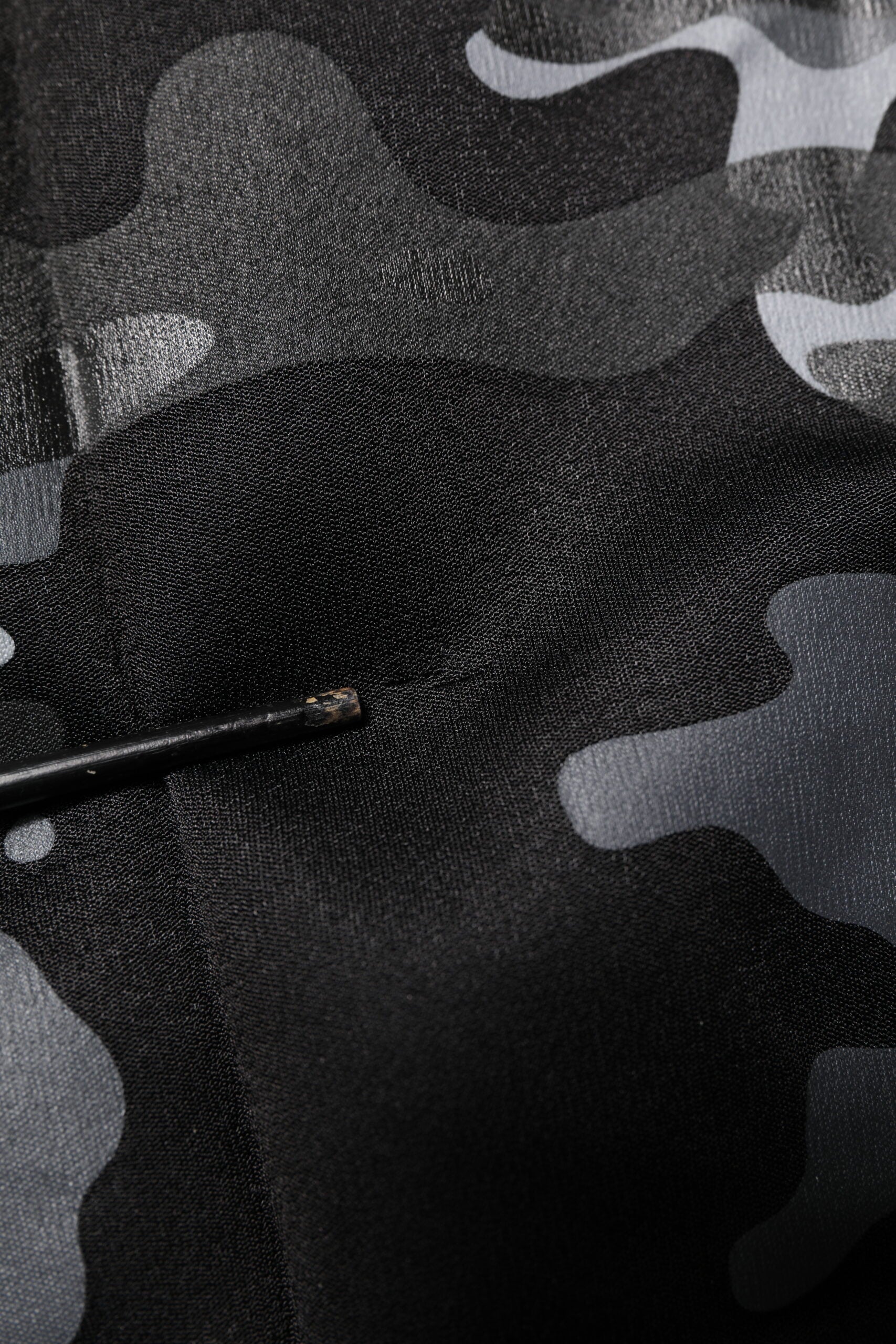 Pull à capuche Dolce & Gabbana noir avec motif camouflage, sweat-shirt élégant en coton.
