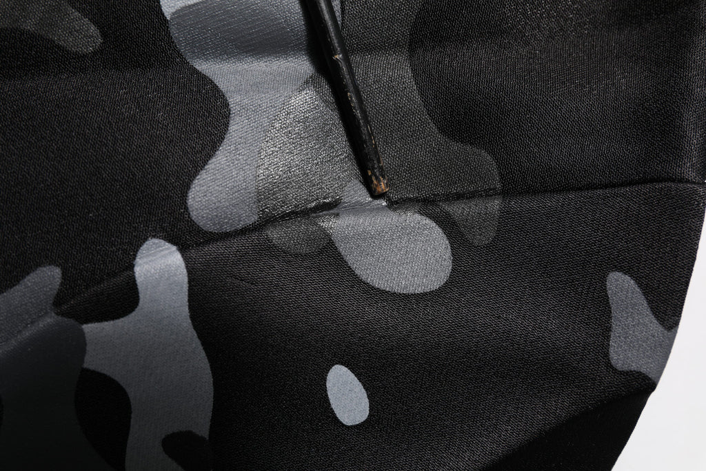 Sweat-shirt Dolce & Gabbana noir camouflage avec col rond et manches longues, style décontracté et tendance.