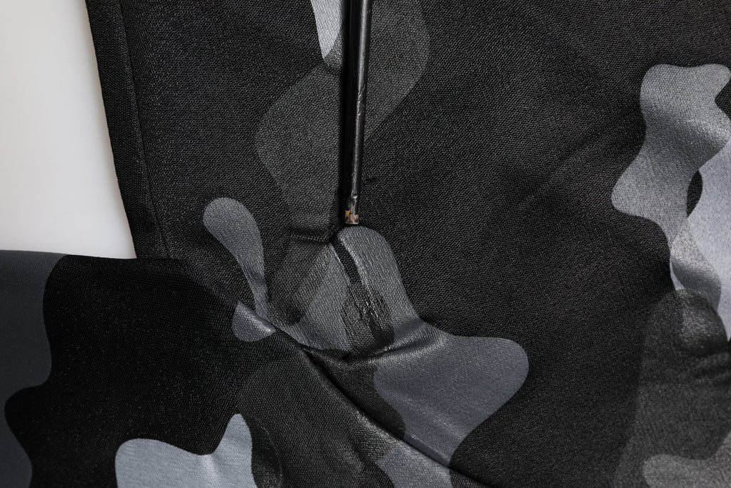 Sweatshirt Dolce & Gabbana noir avec motif camouflage, pull-over en coton, style décontracté et moderne.