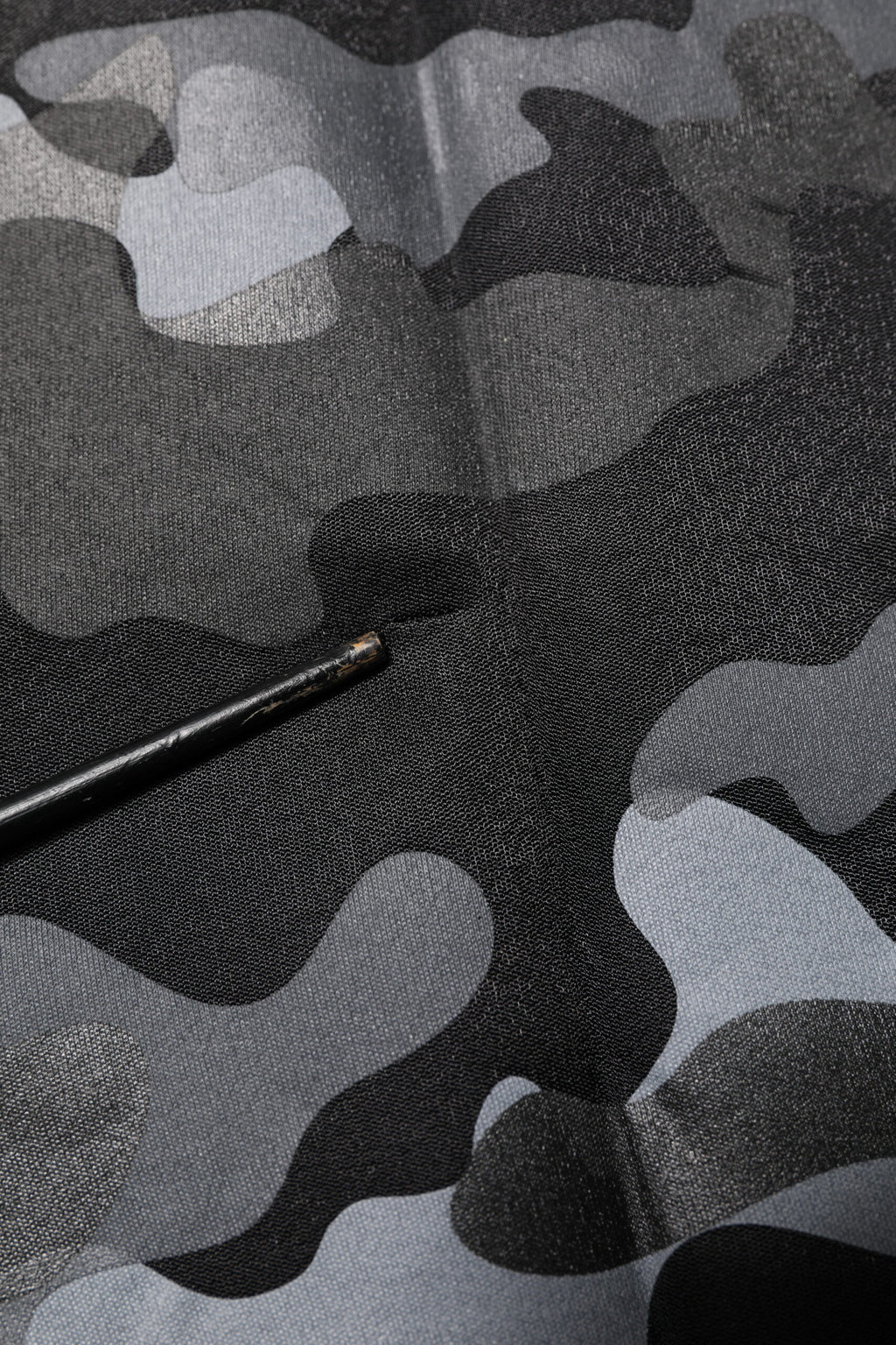 Pull à capuche Dolce & Gabbana noir camouflage, sweat-shirt en coton avec motif camouflage, style décontracté et tendance.