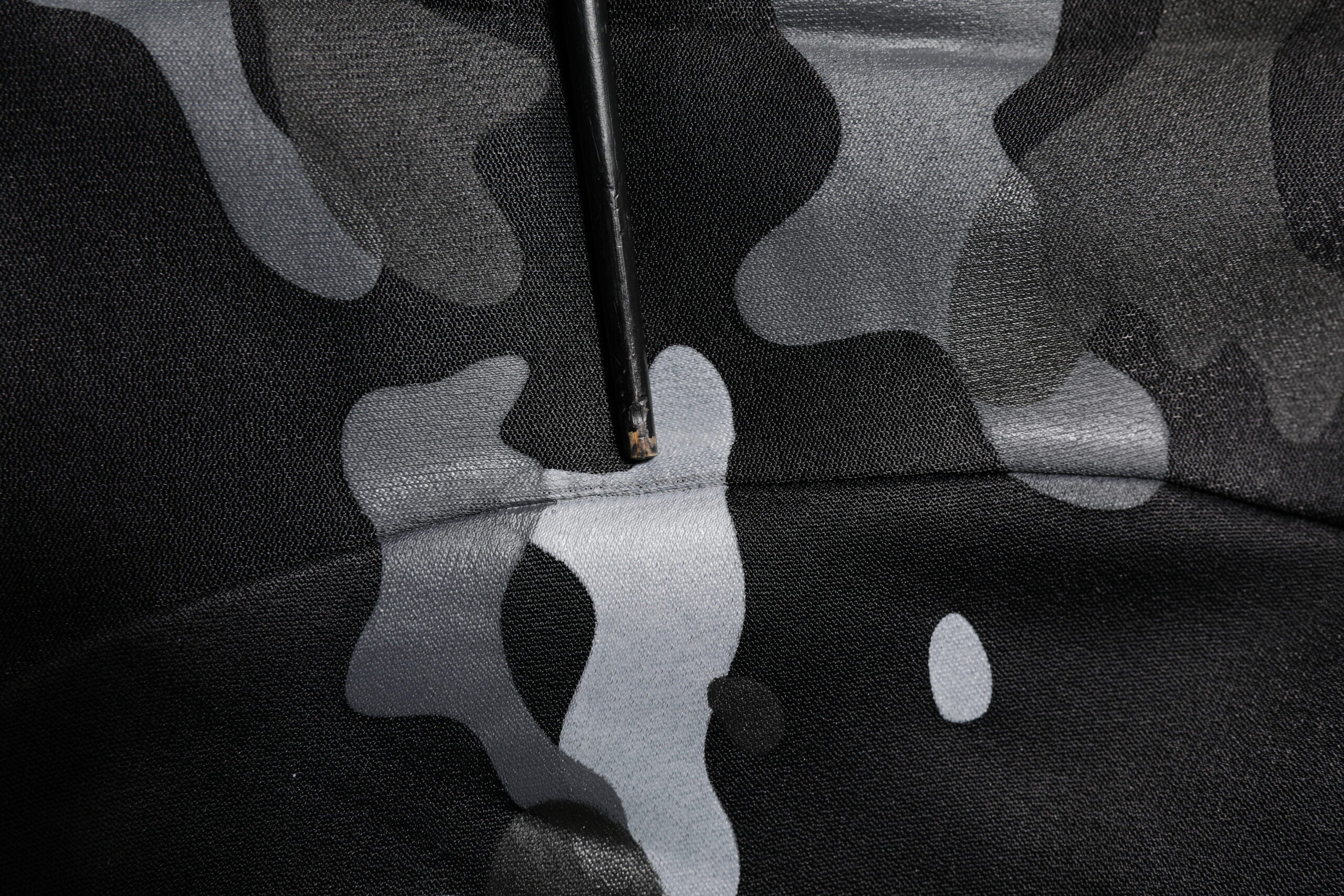 Pull à capuche Dolce & Gabbana en camouflage noir, sweat-shirt décontracté avec logo élégant.