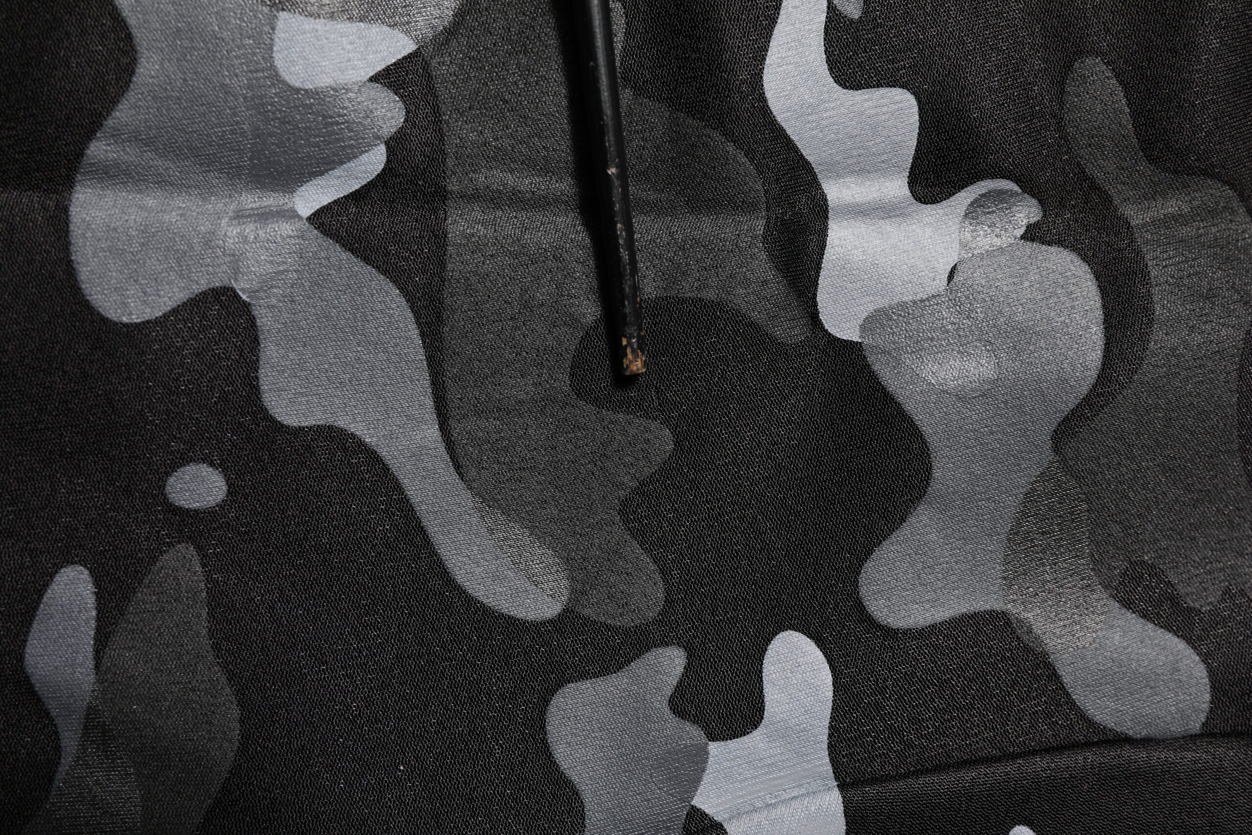 Pull-over Dolce & Gabbana à camouflage noir, sweat-shirt en coton avec col rond et manches longues.