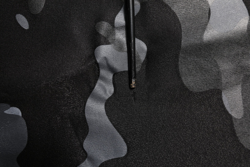 Sweat-shirt noir à motif camouflage Dolce & Gabbana, pull-over en molleton avec col rond et style décontracté.