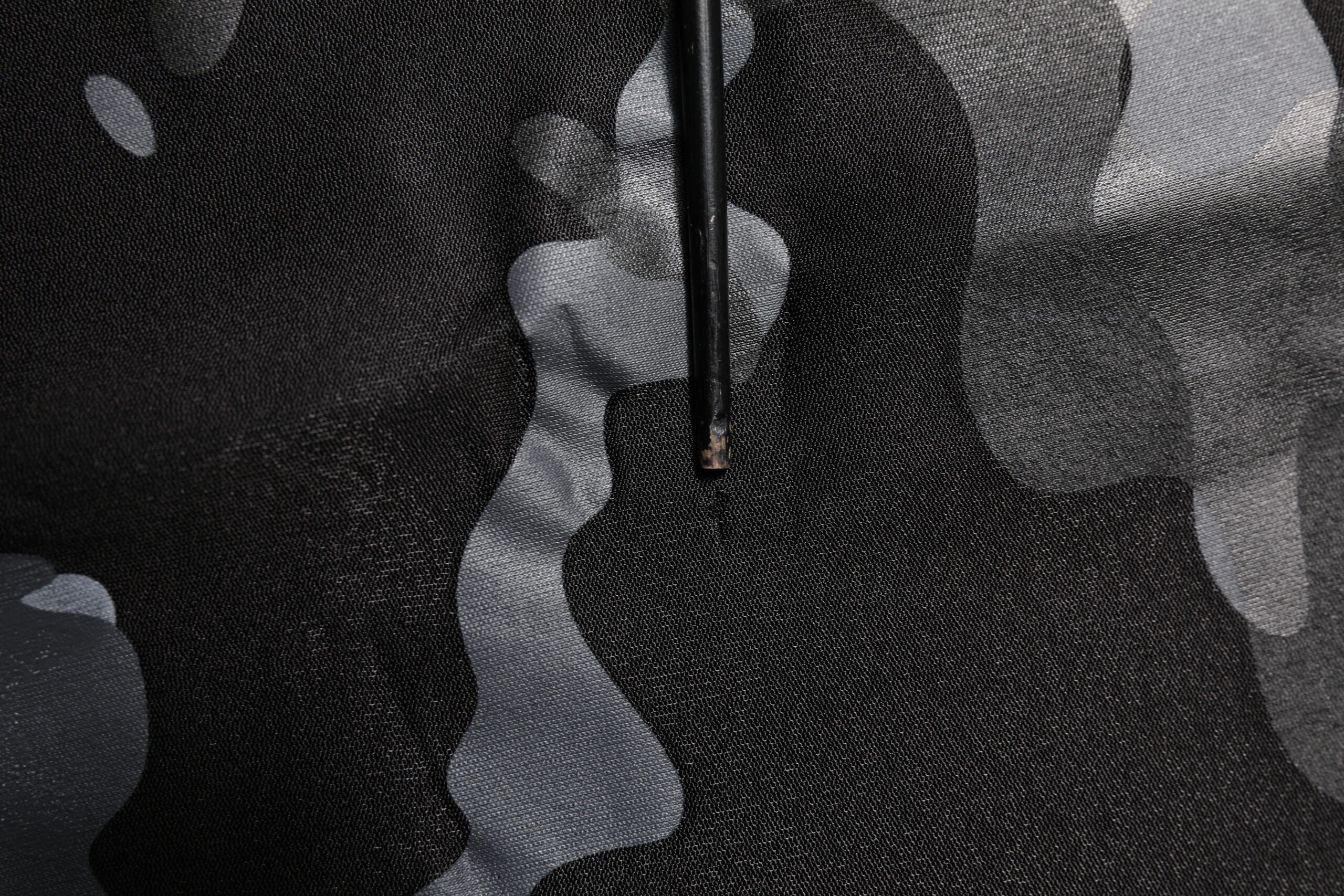 Sweat-shirt noir à motif camouflage Dolce & Gabbana, pull-over en molleton avec col rond et style décontracté.