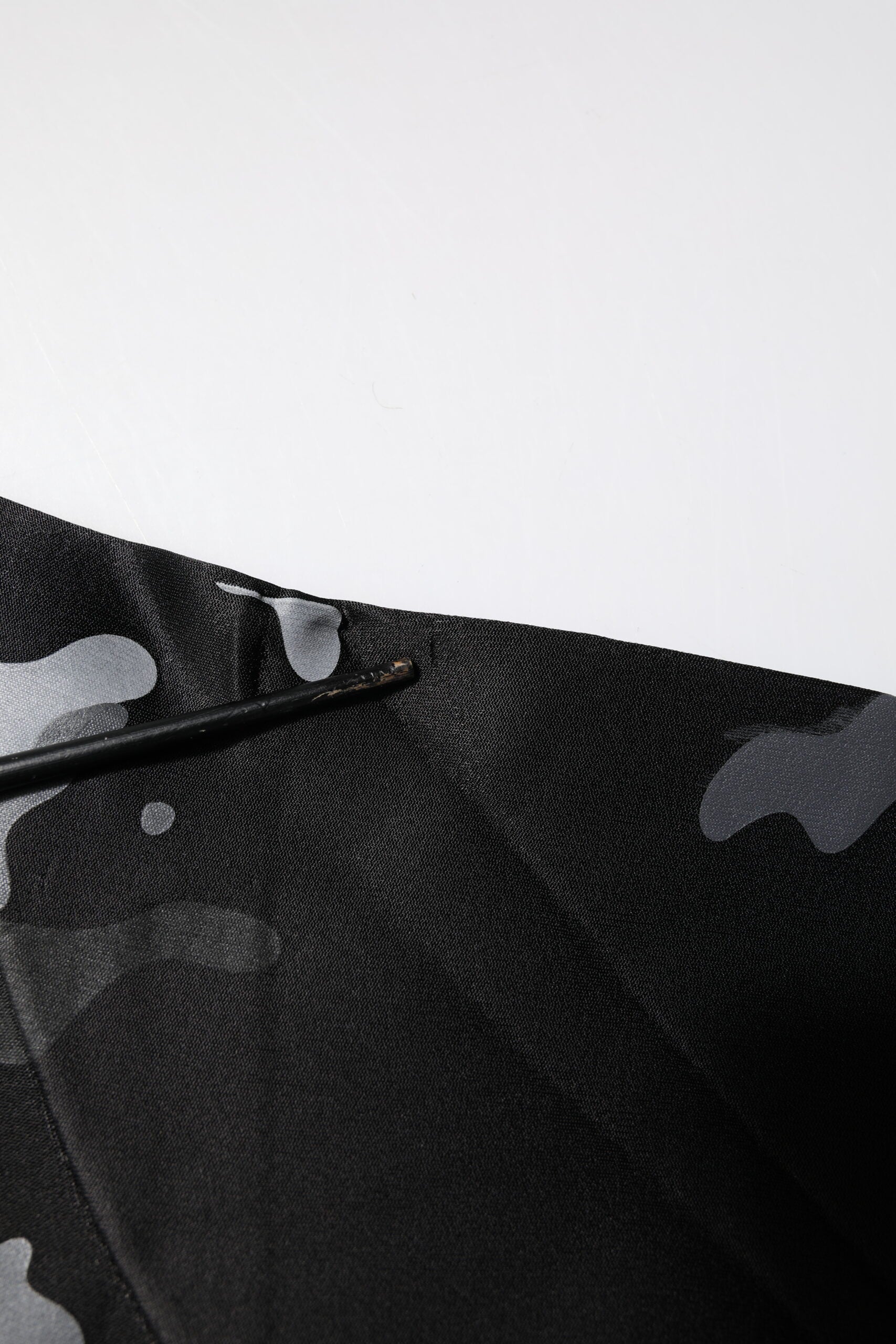 Pull à capuche Dolce & Gabbana noir avec motif camouflage, sweat-shirt tendance en coton doux.