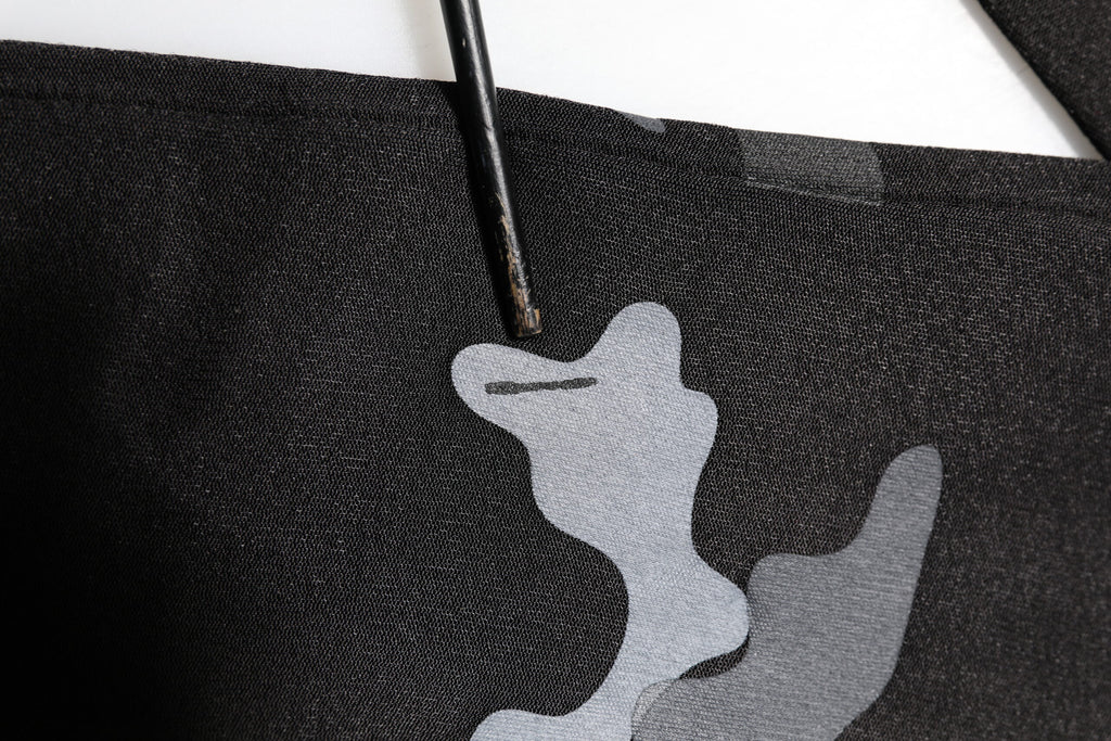 Sweat-shirt Dolce & Gabbana noir avec motif camouflage, pull-over confortable en tissu doux, style décontracté et tendance.
