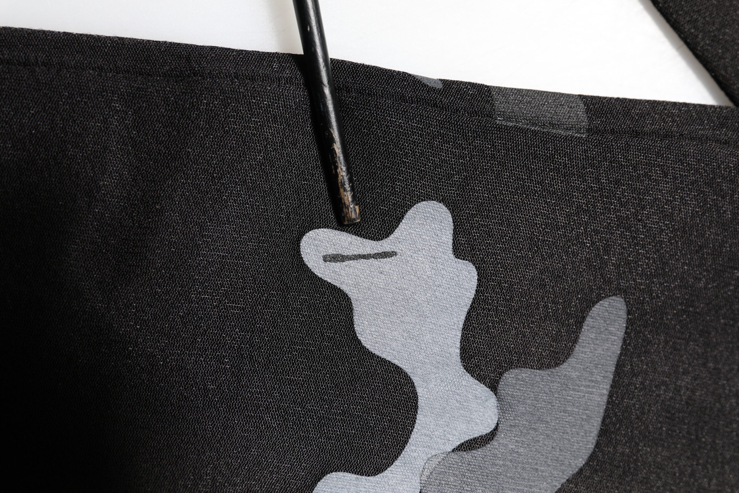 Sweat-shirt Dolce & Gabbana noir avec motif camouflage, pull-over confortable en tissu doux, style décontracté et tendance.