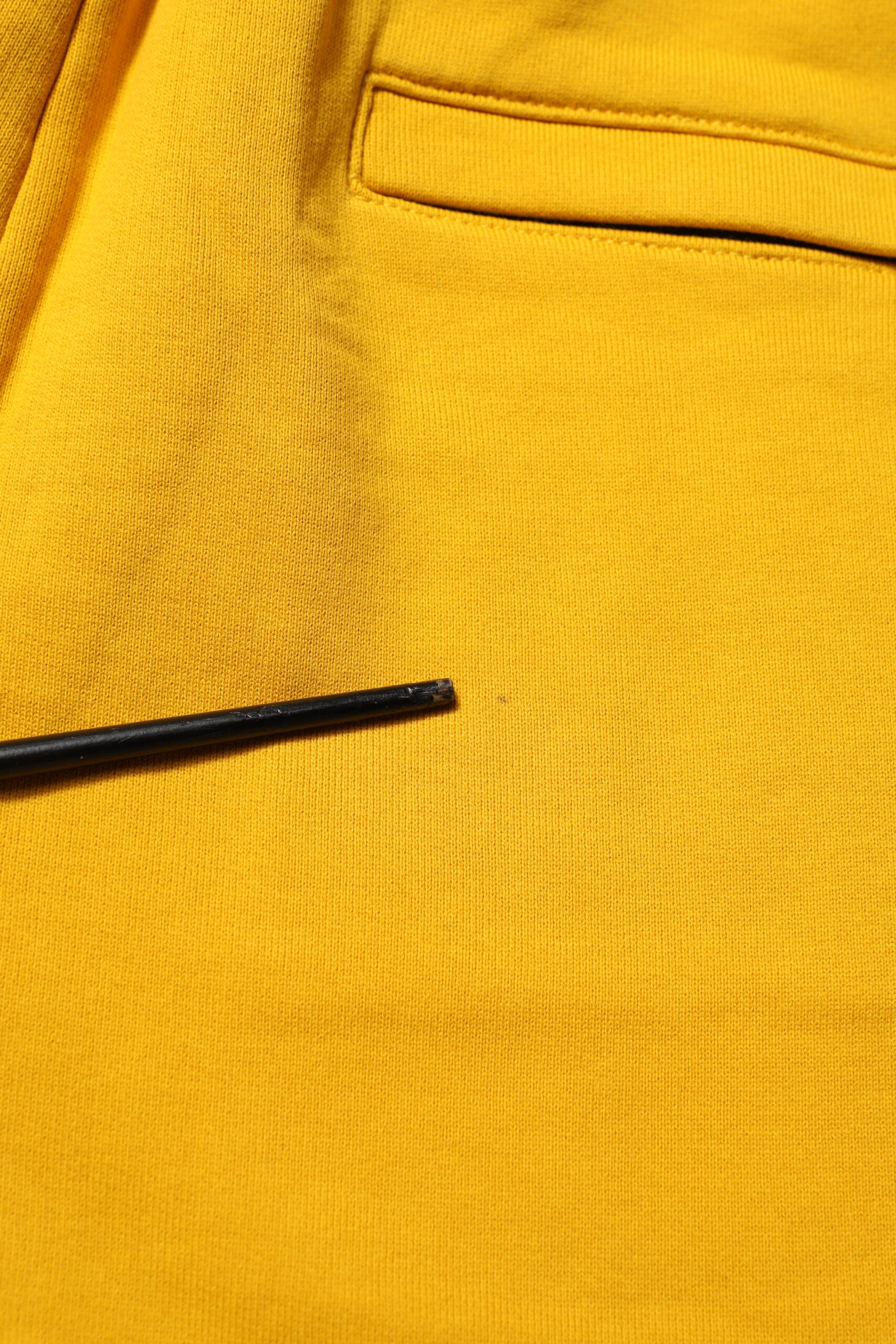 Pantalon jogger Dolce & Gabbana en coton jaune, style décontracté avec poches et taille élastique, pour un look confortable.