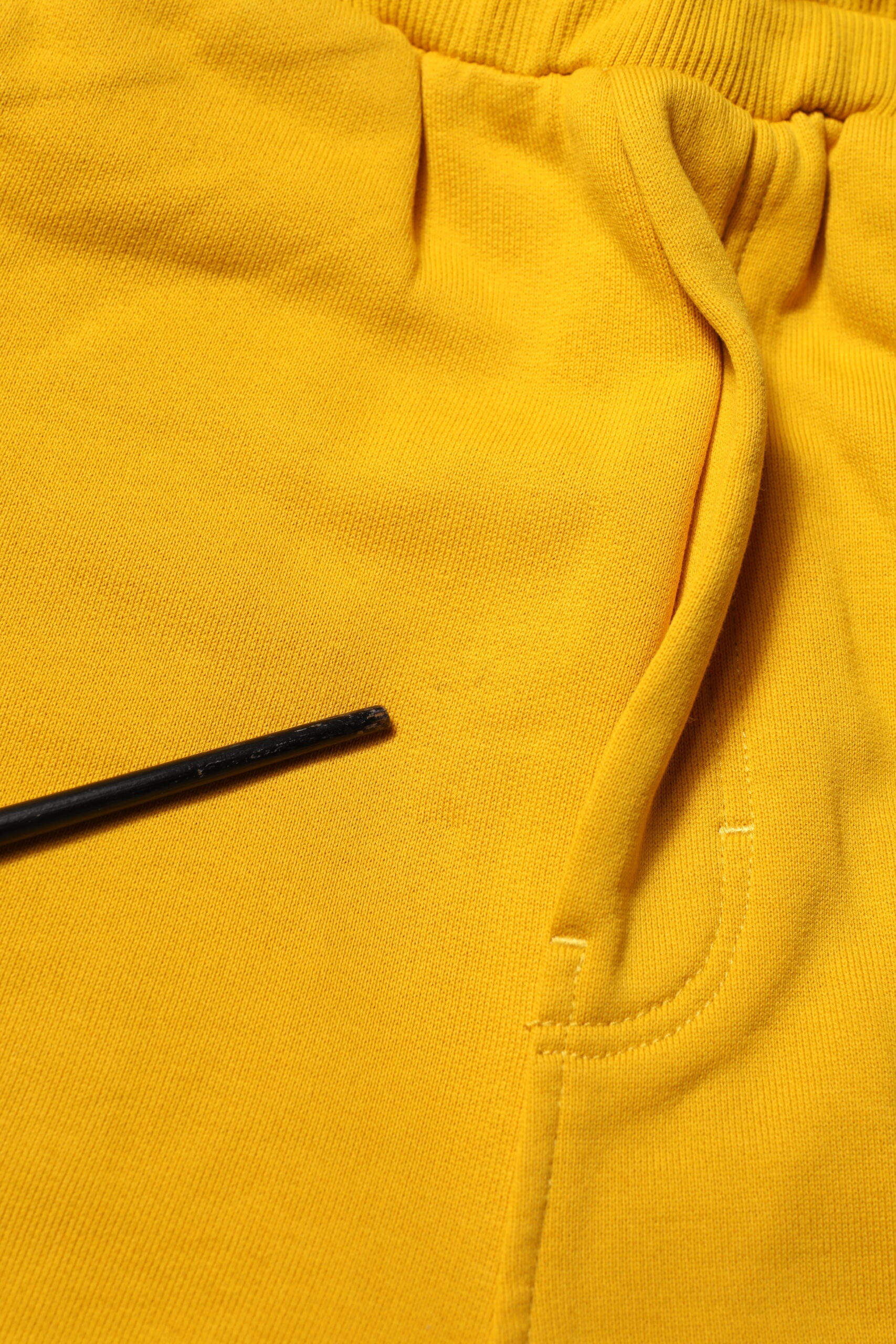 Pantalon jogger en coton jaune de Dolce & Gabbana, pantalon décontracté avec ourlet côtelé et ceinture élastique.