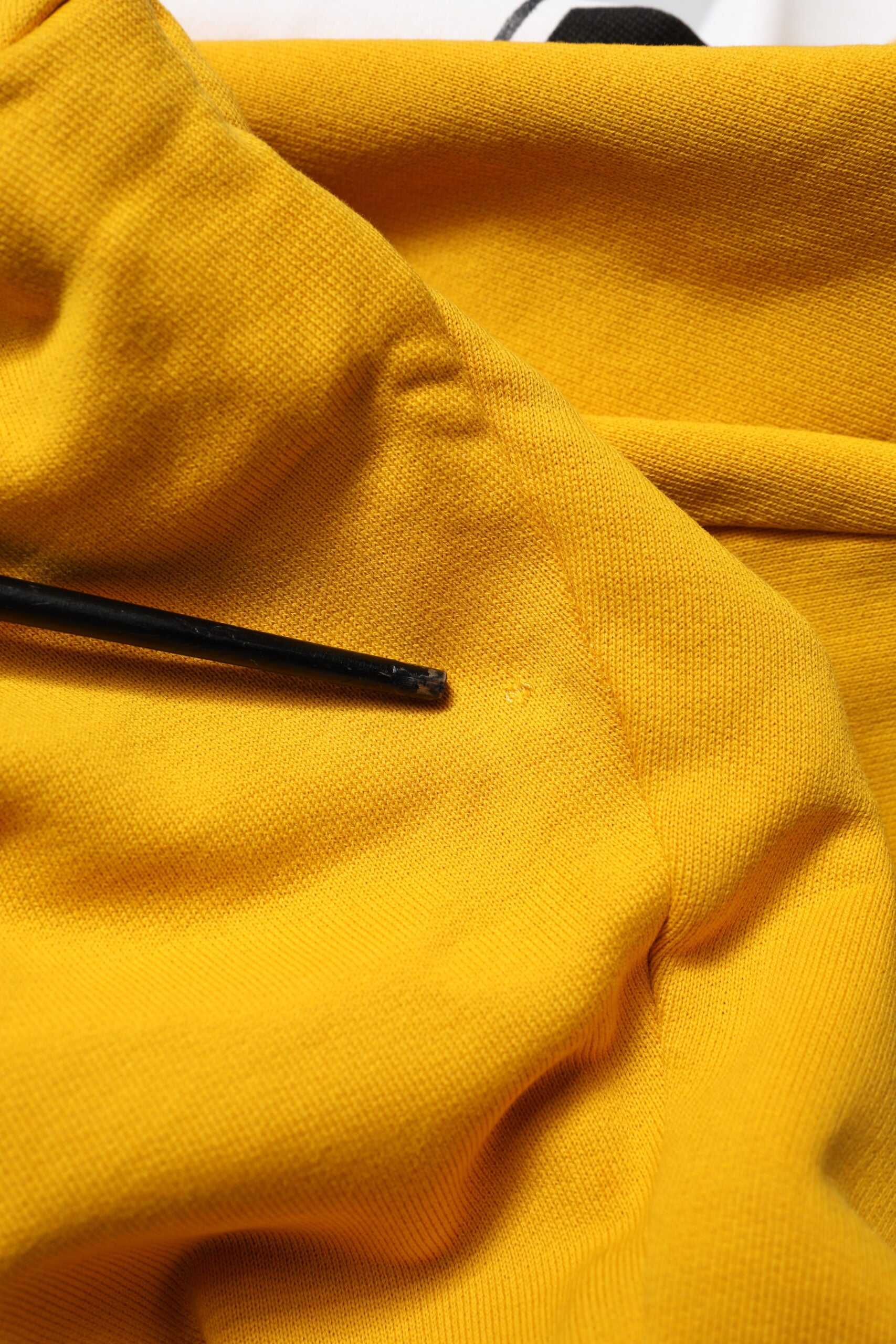 Pantalon de jogging en coton jaune Dolce & Gabbana, style décontracté avec coupe ajustée et ceinture élastique.