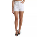Shorts Dolce & Gabbana en dentelle blanche à taille haute et coupe courte, style élégant et tendance.