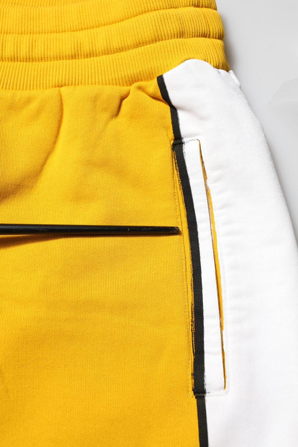 Pantalons de jogging en coton jaune Dolce & Gabbana avec imprimé floral, style décontracté et confortable.