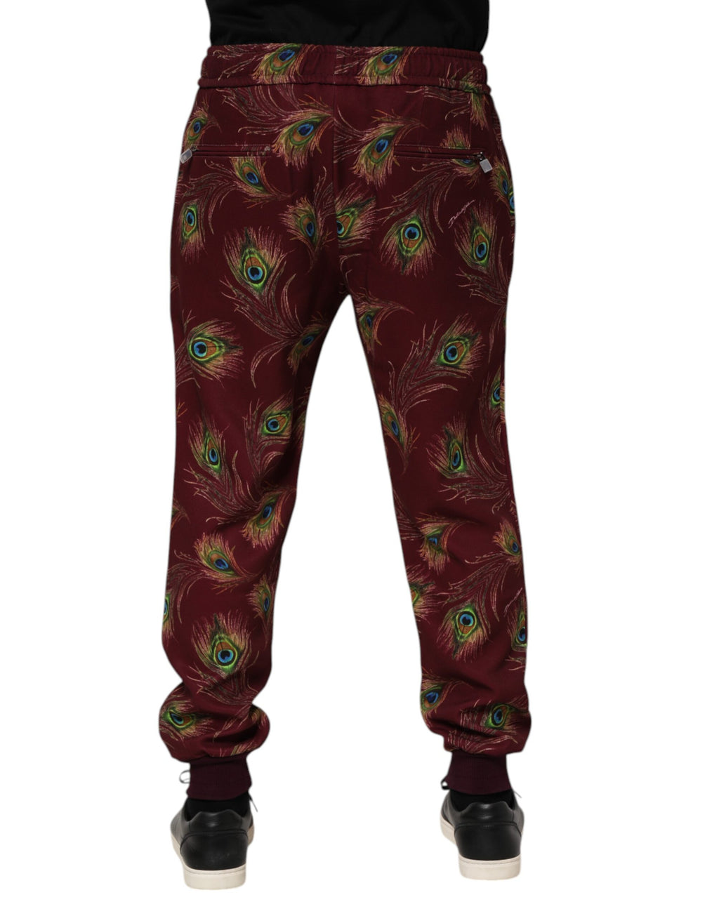 Pantalons jogger pour homme Dolce & Gabbana en tissu bordeaux avec motif plumes de paon, style élégant et décontracté