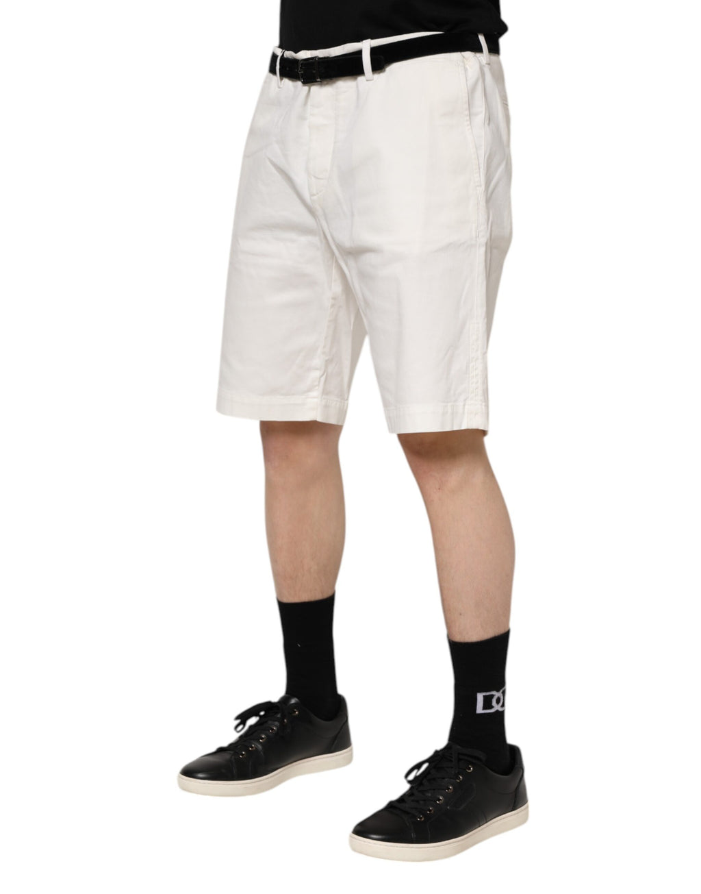 Shorts décontractés pour homme Dolce & Gabbana, chinos blancs en coton stretch, style casual et confortable.