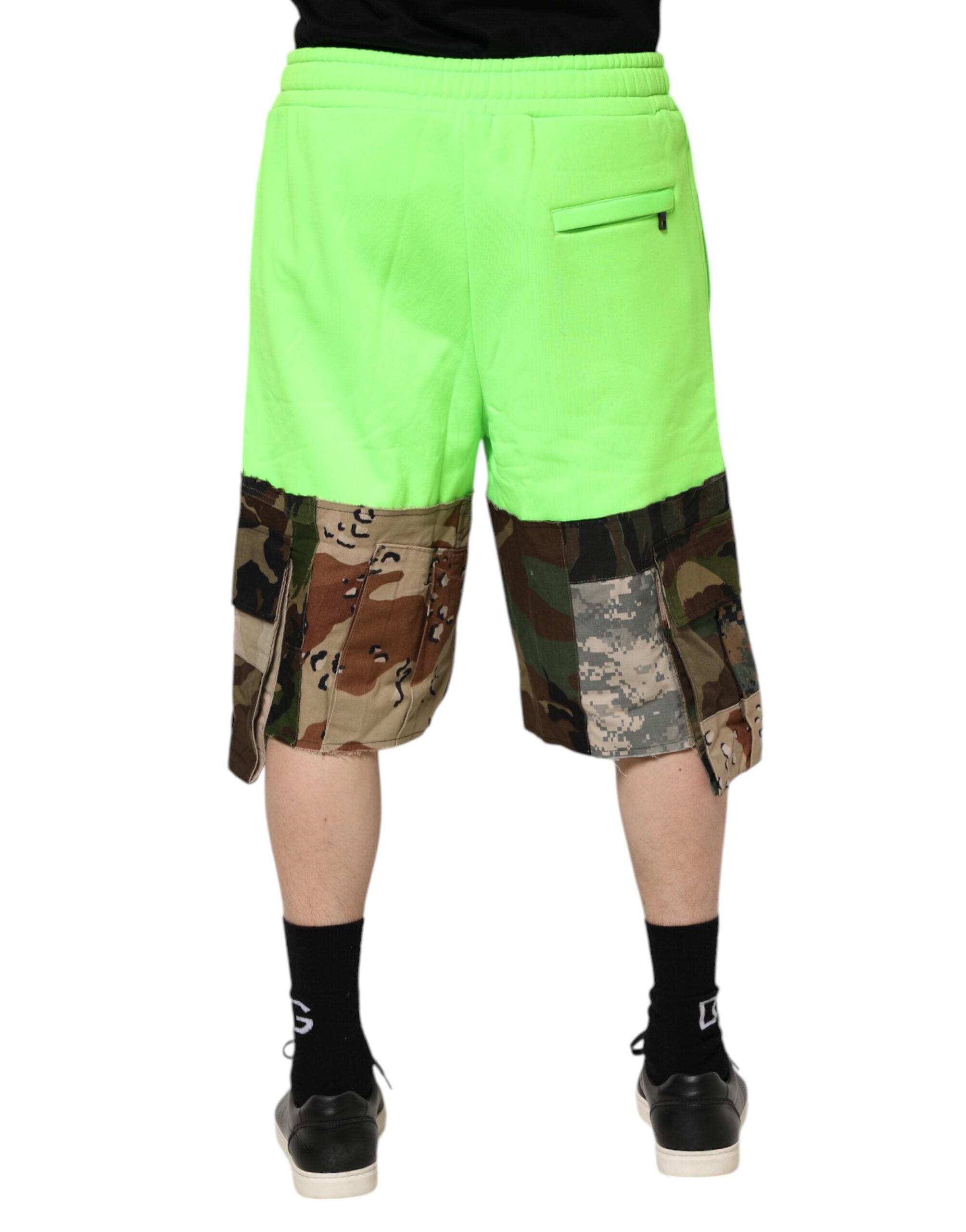 Shorts bermuda cargo pour homme Dolce & Gabbana en patchwork vert, style décontracté et tendance avec plusieurs poches.