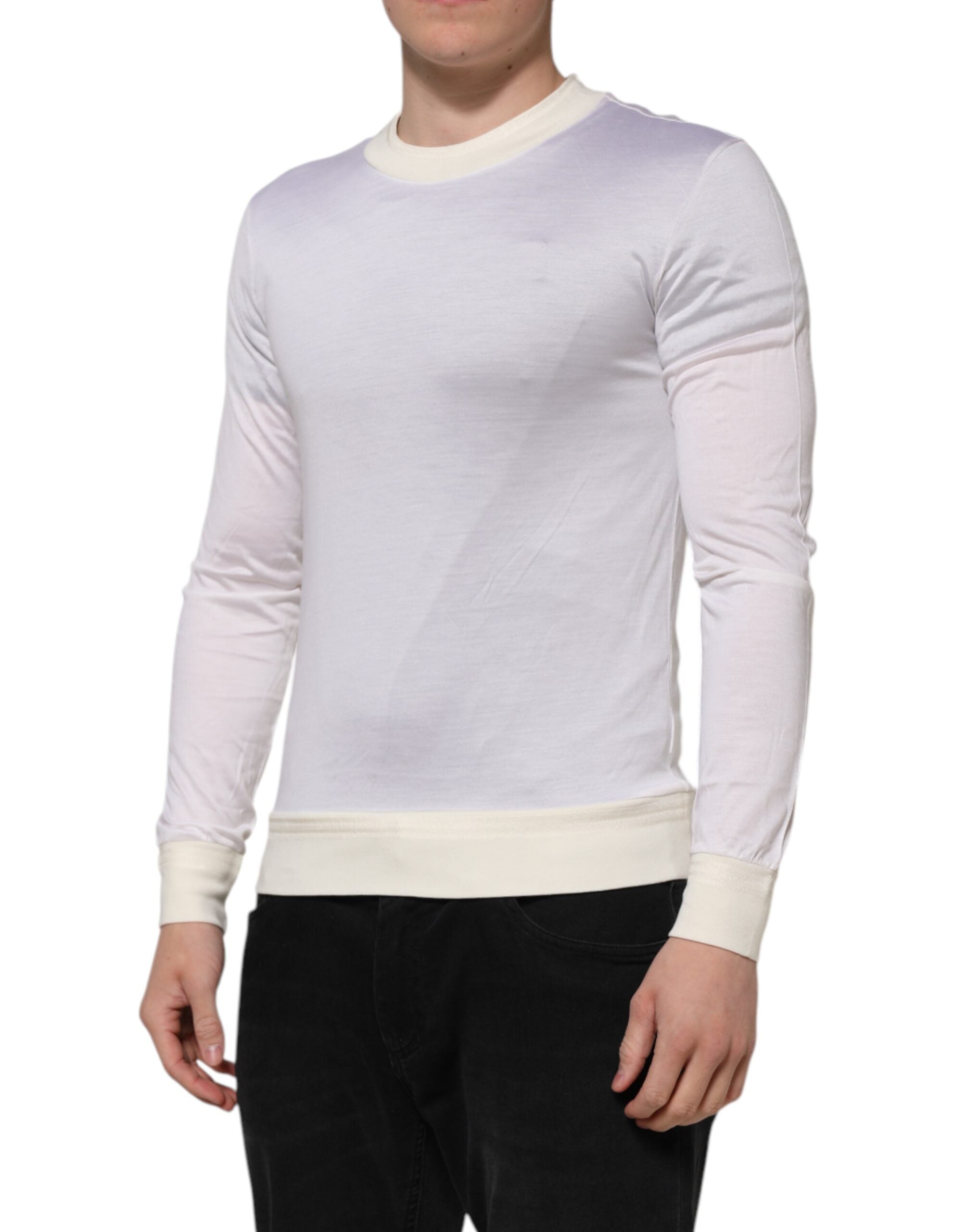 T-shirt blanc en soie Dolce & Gabbana à col rond et manches longues, élégante et confortable, vue de face.