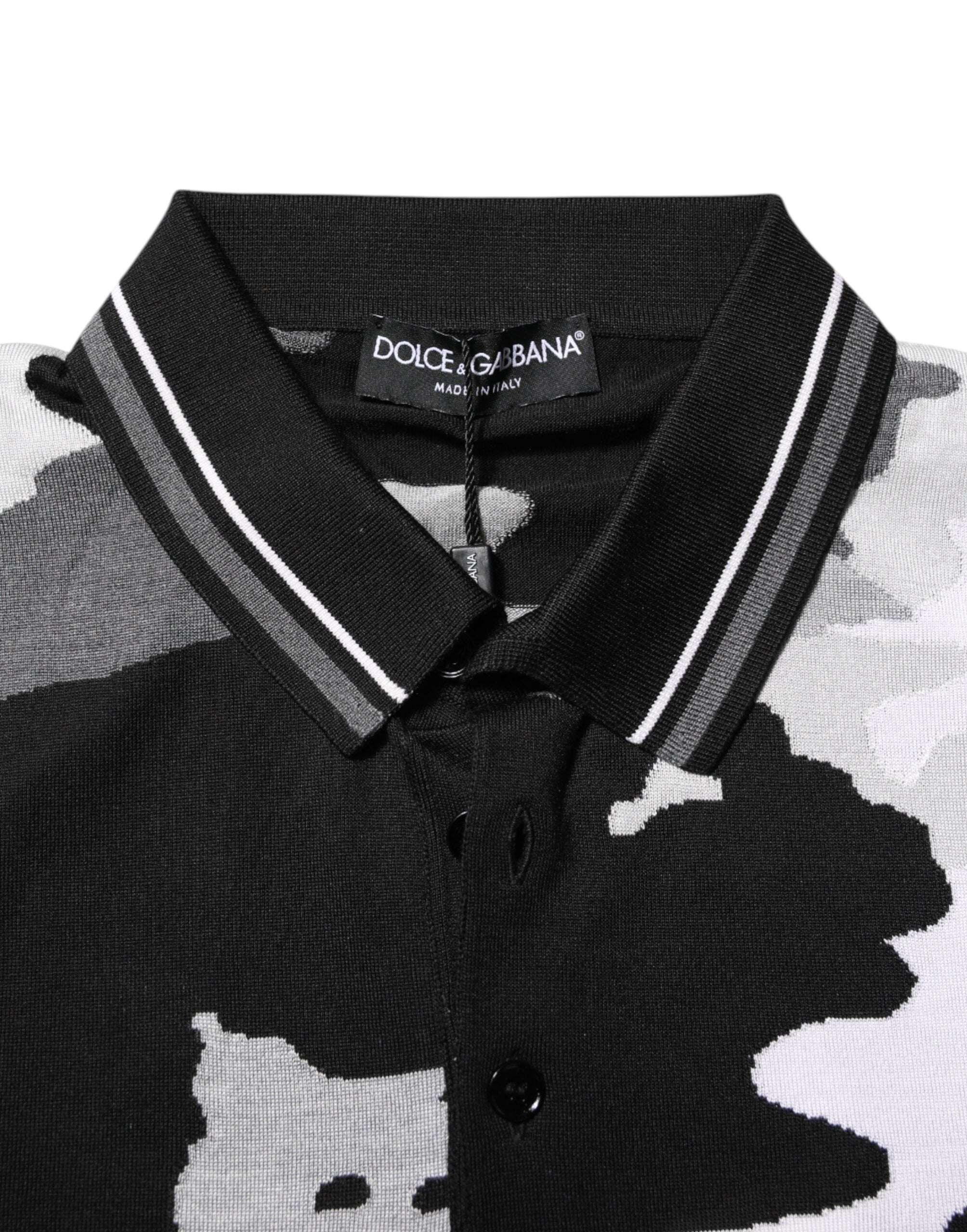 T-shirt polo Dolce & Gabbana multicolore à motif camouflage avec col, en tissu léger et confortable.