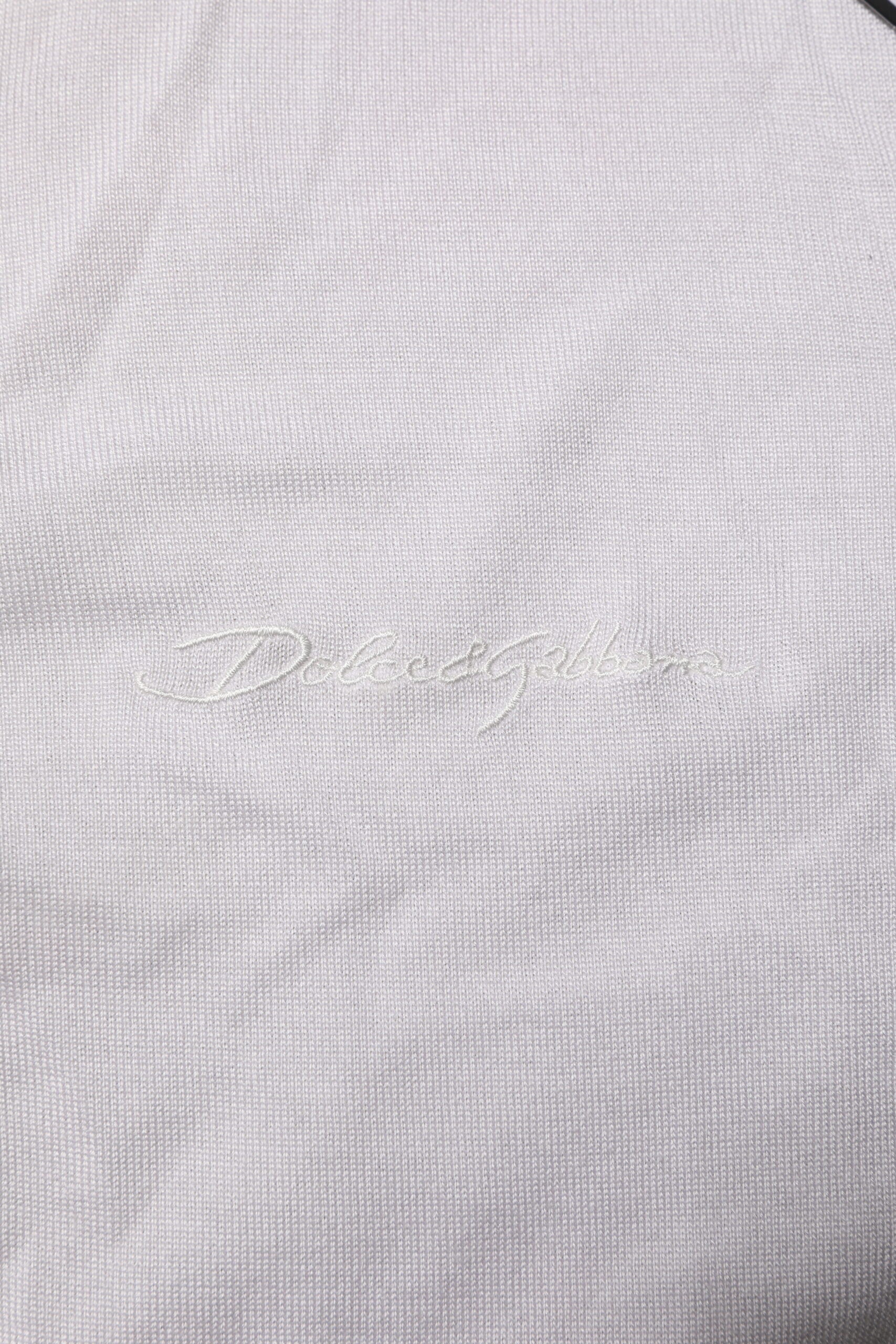 T-shirt homme à manches courtes en soie blanche Dolce & Gabbana, style Henley avec col boutonné, vue de face.