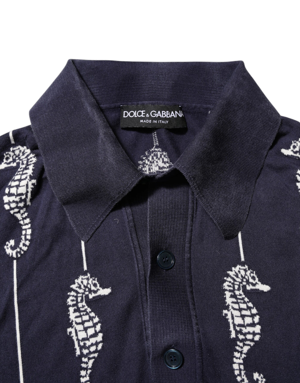 T-shirt polo Dolce & Gabbana bleu marine avec motif de cheval marin et col, idéale pour un look élégant et décontracté.