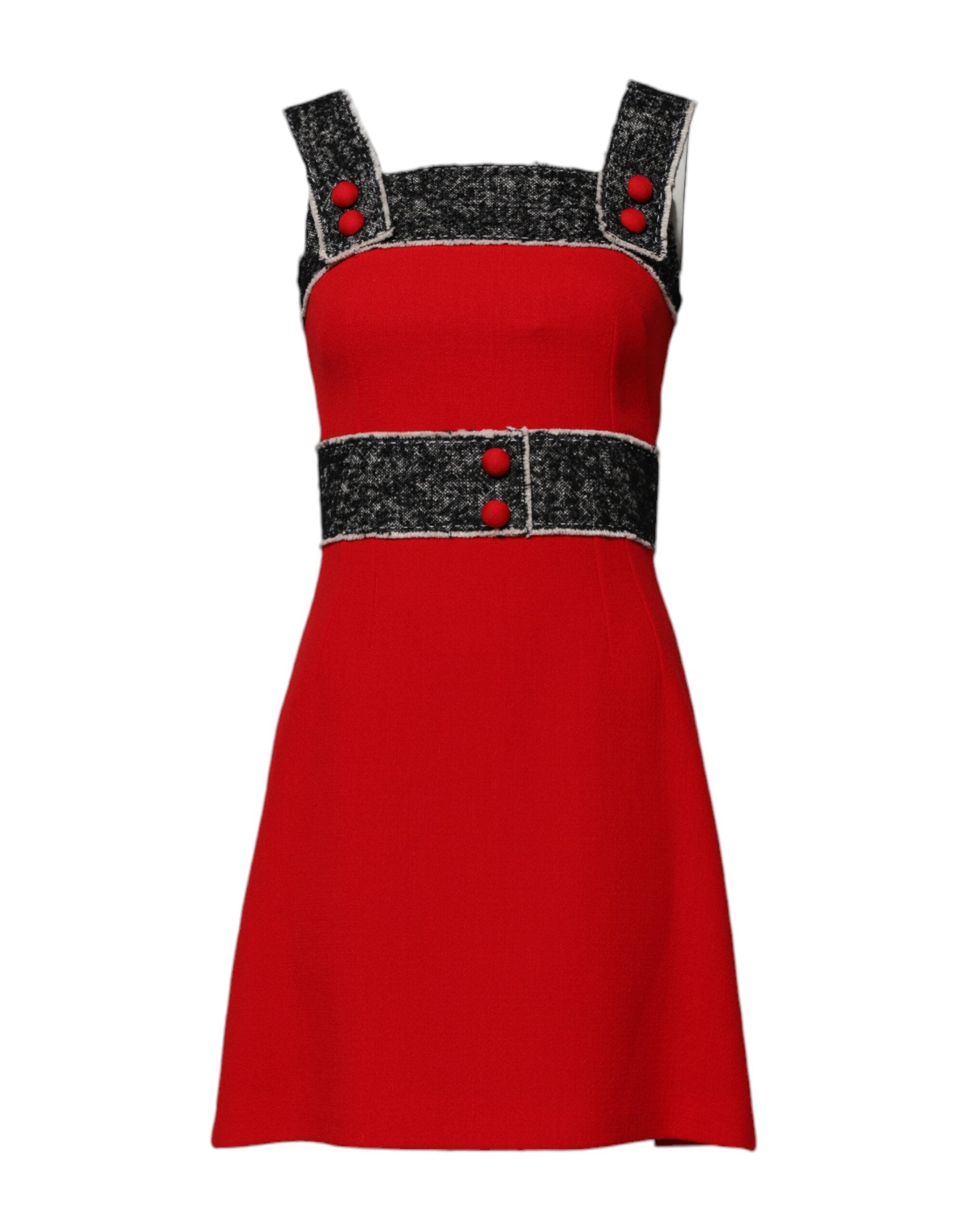 Robe en laine rouge sans manches, coupe évasée et style mini, de la marque Dolce & Gabbana, portée avec un look élégant.
