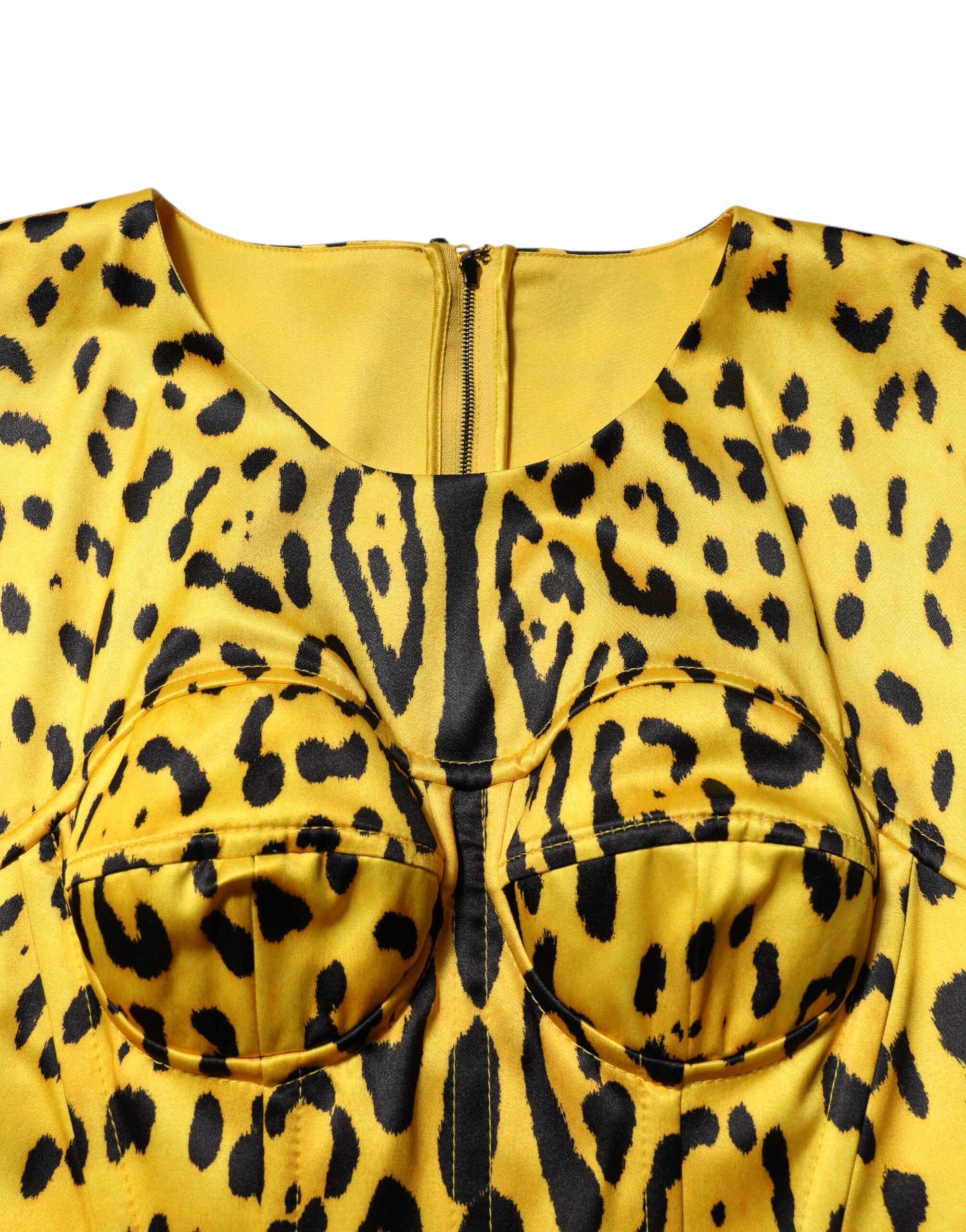 Robe midi ajustée en polyester jaune à motif léopard de Dolce & Gabbana, élégante et chic, visible en détail dans l'image.