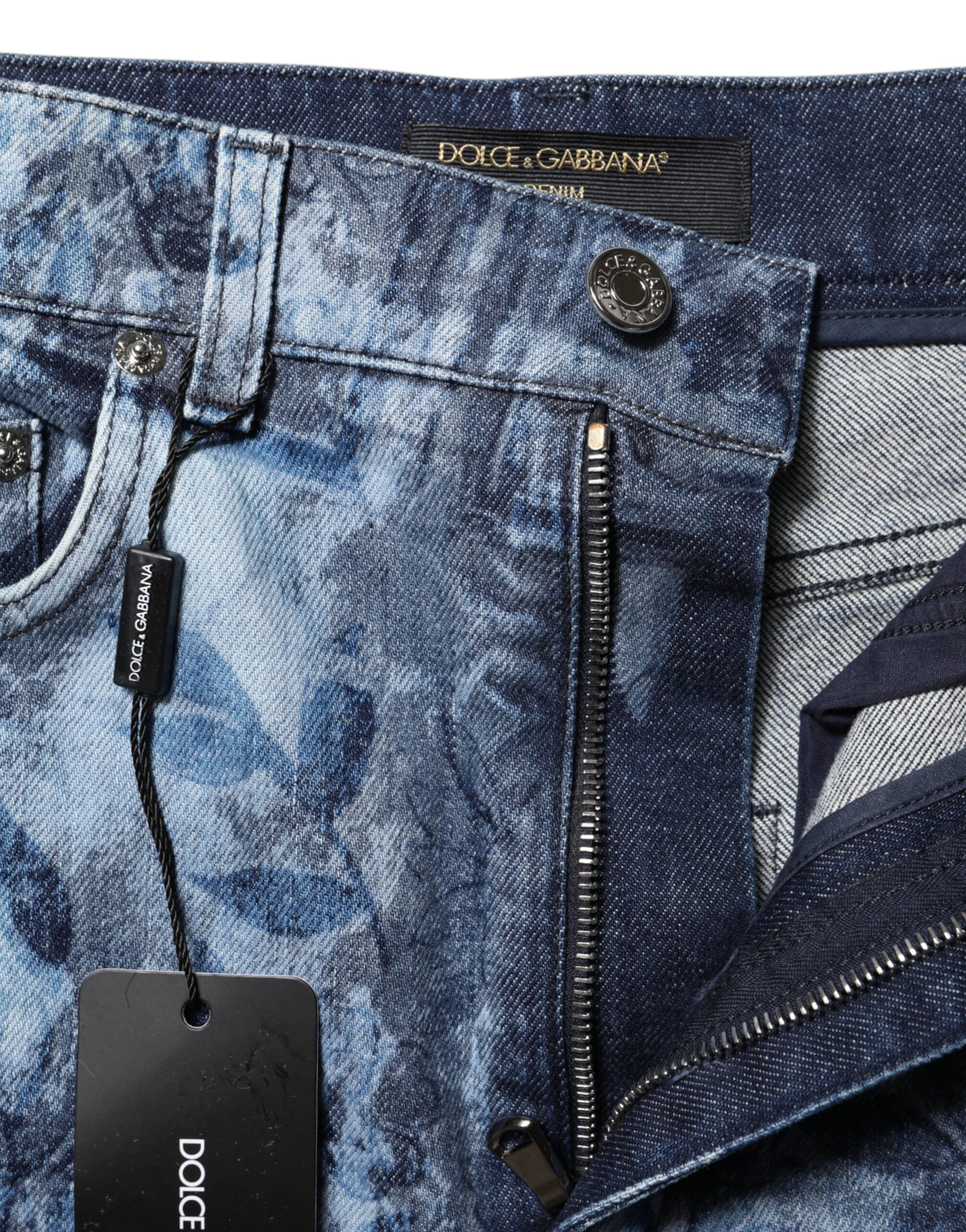 Shorts en denim coton à imprimé floral bleu de Dolce & Gabbana, hot pants élégants et tendance, visibles en gros plan.